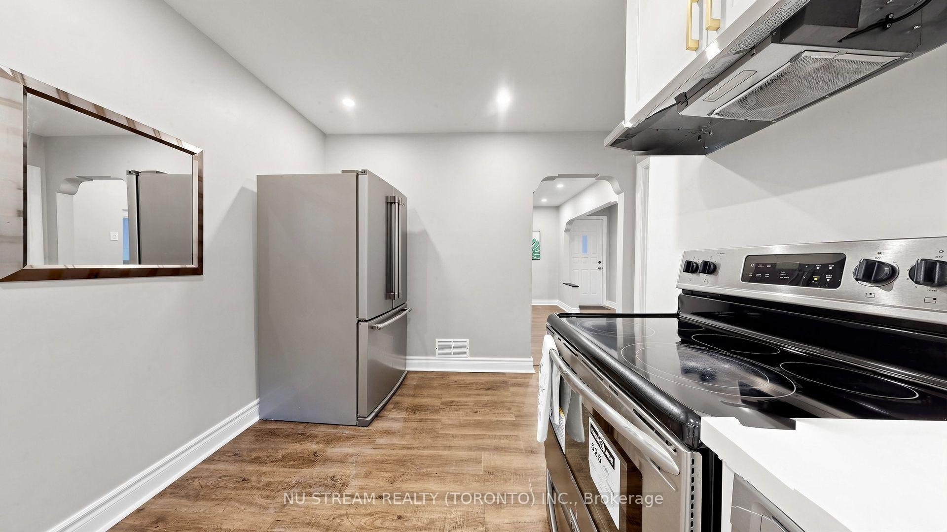 Photo 11 of 226 Oakridge Drive, Scarborough, Cliffcrest — HOMEH