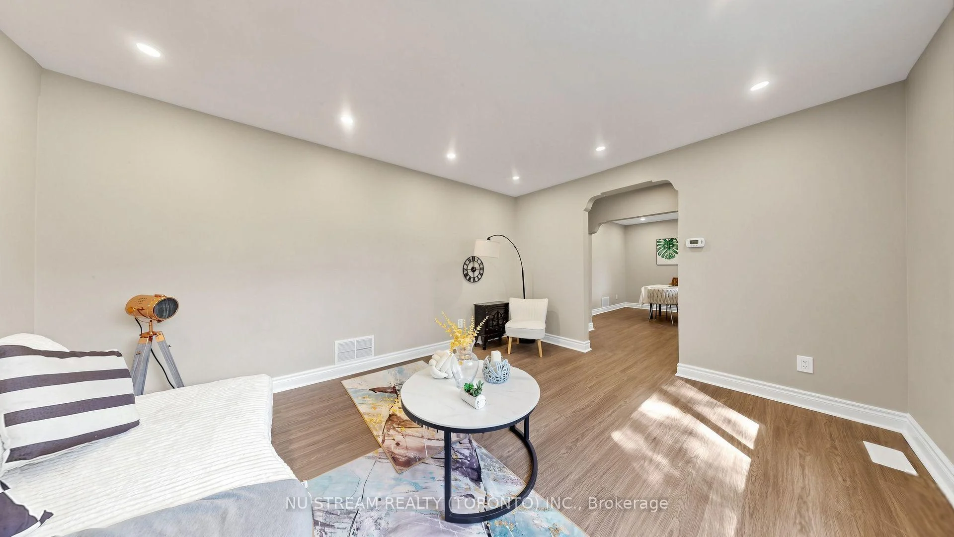 Photo 6 of 226 Oakridge Drive, Scarborough, Cliffcrest — HOMEH