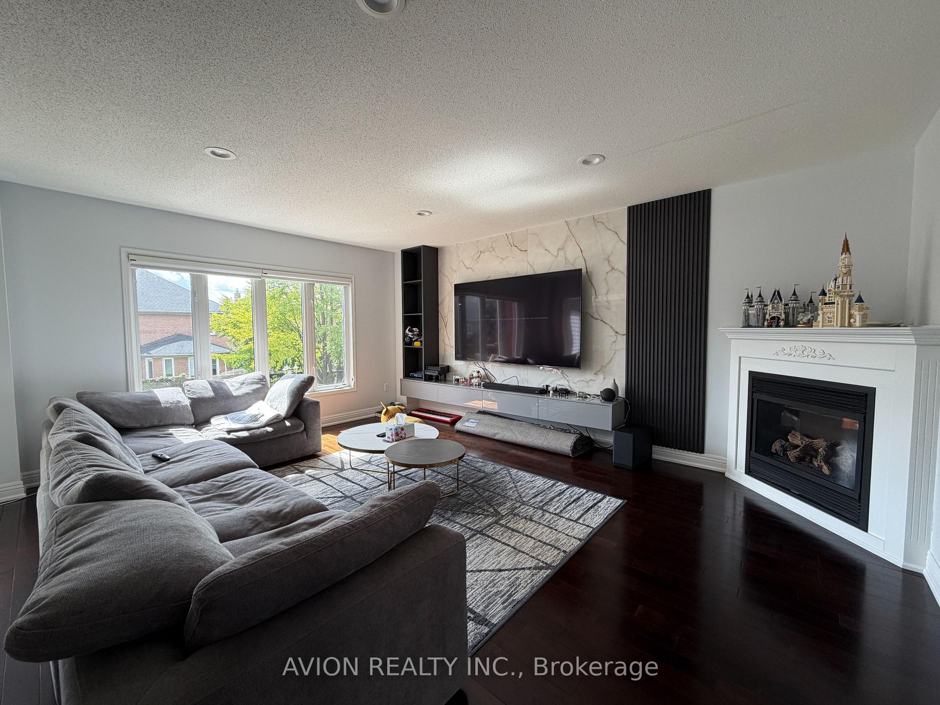Photo 2 of 29 Falling River Drive, Richmond Hill, Devonsleigh — HOMEH