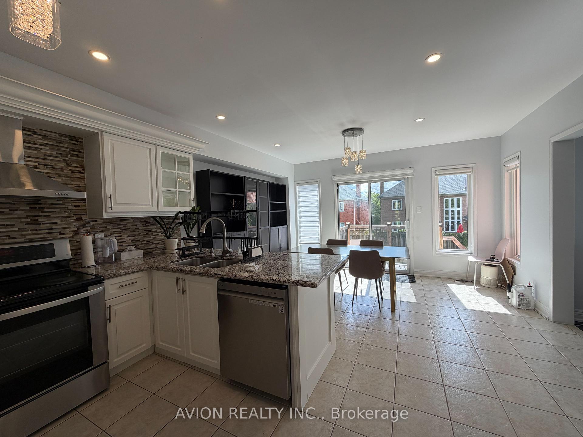 Photo 3 of 29 Falling River Drive, Richmond Hill, Devonsleigh — HOMEH