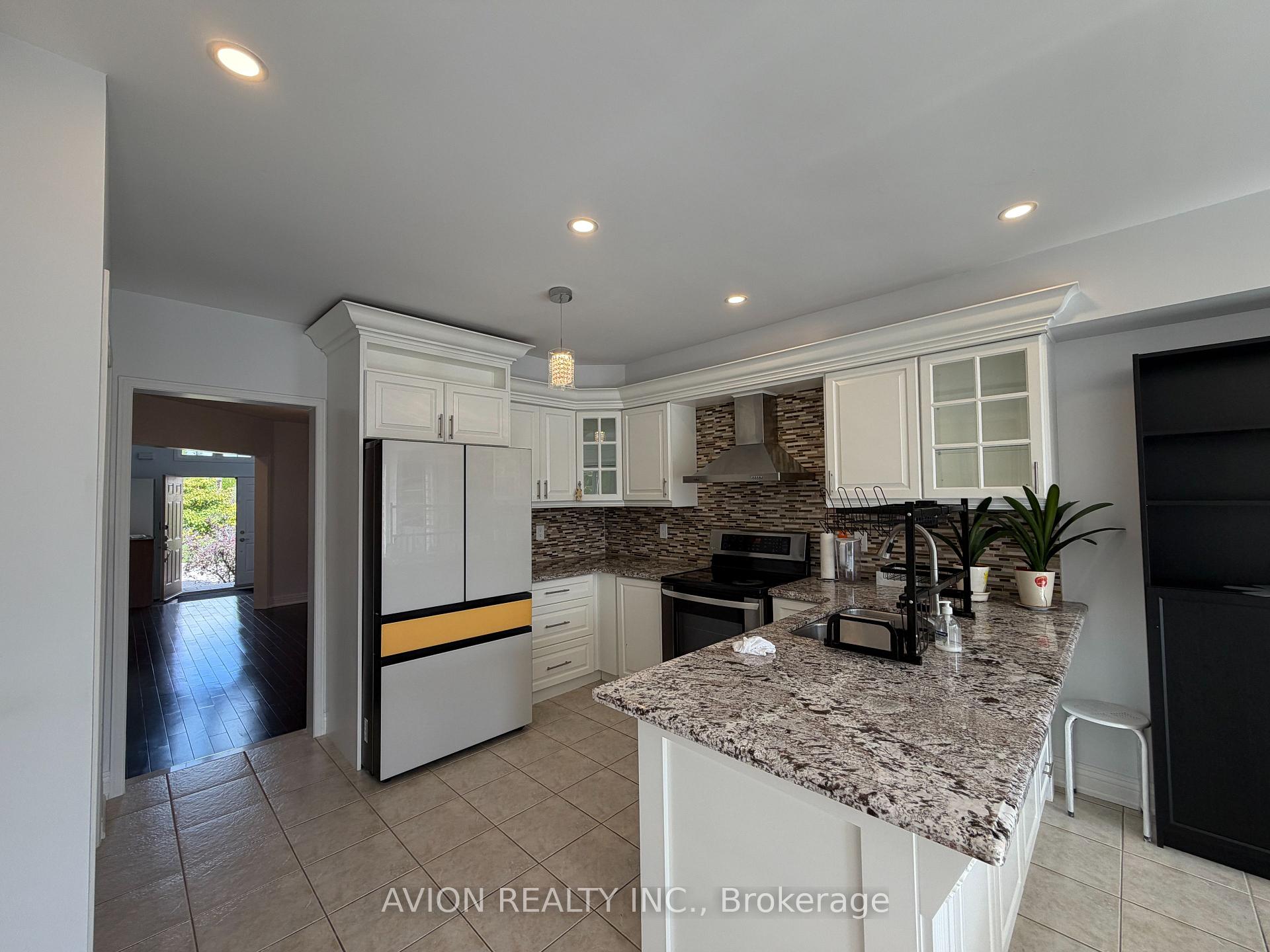 Photo 5 of 29 Falling River Drive, Richmond Hill, Devonsleigh — HOMEH