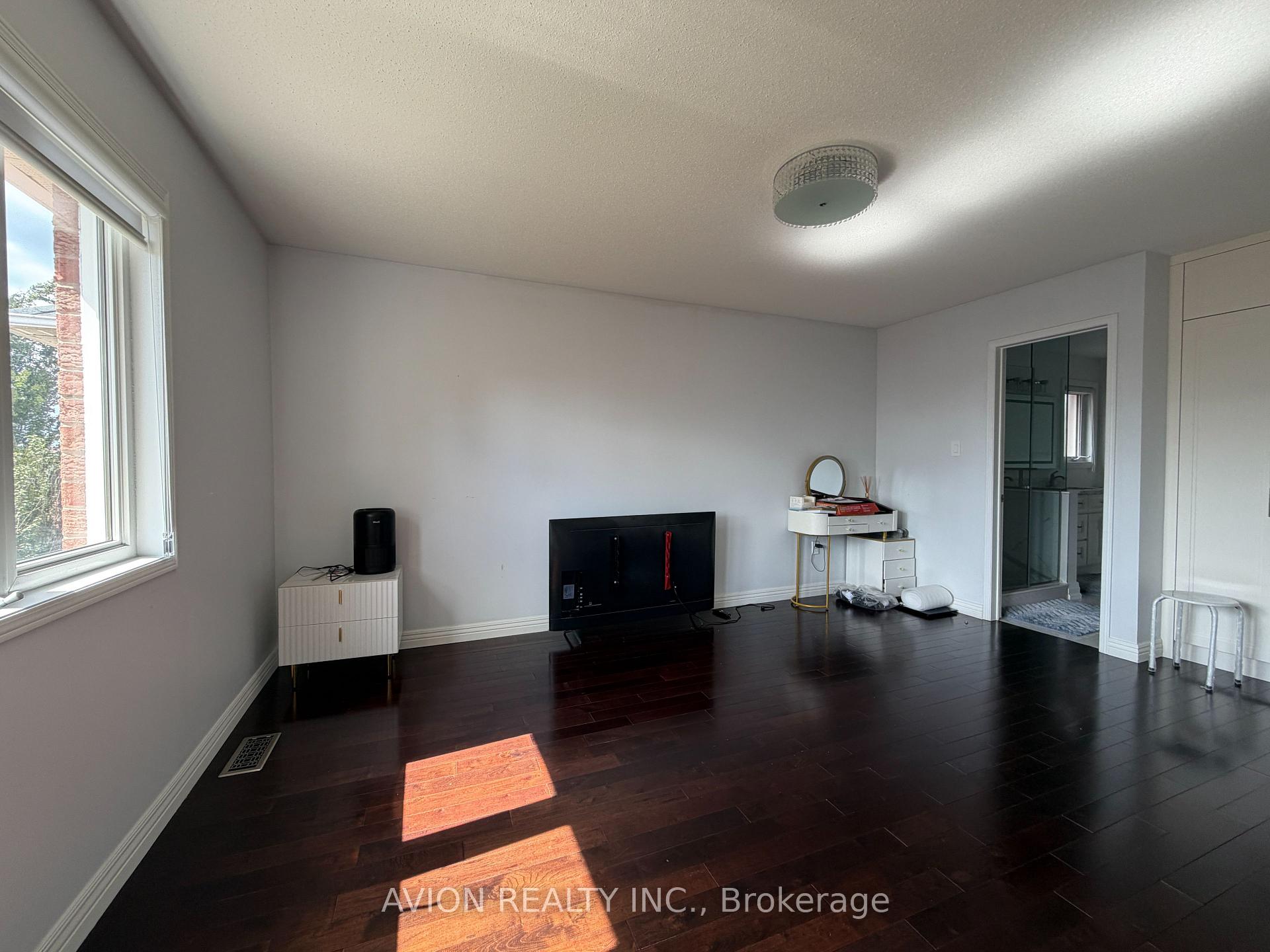 Photo 14 of 29 Falling River Drive, Richmond Hill, Devonsleigh — HOMEH