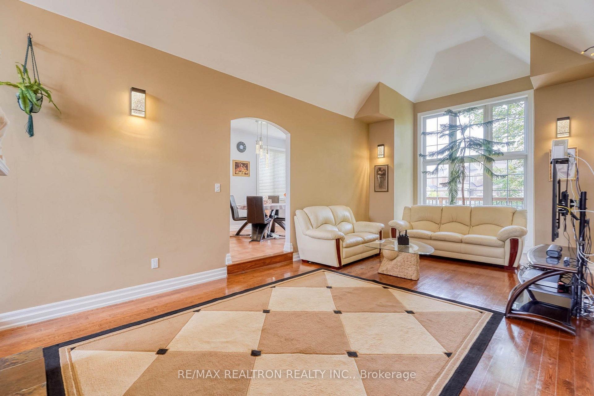 Photo 9 of 486 Falconwood Hollow, Aurora, Aurora Estates — HOMEH