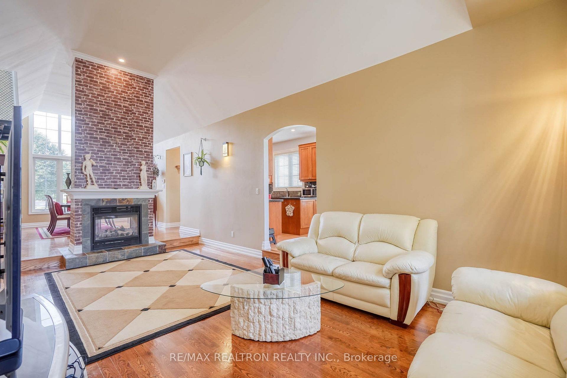 Photo 11 of 486 Falconwood Hollow, Aurora, Aurora Estates — HOMEH
