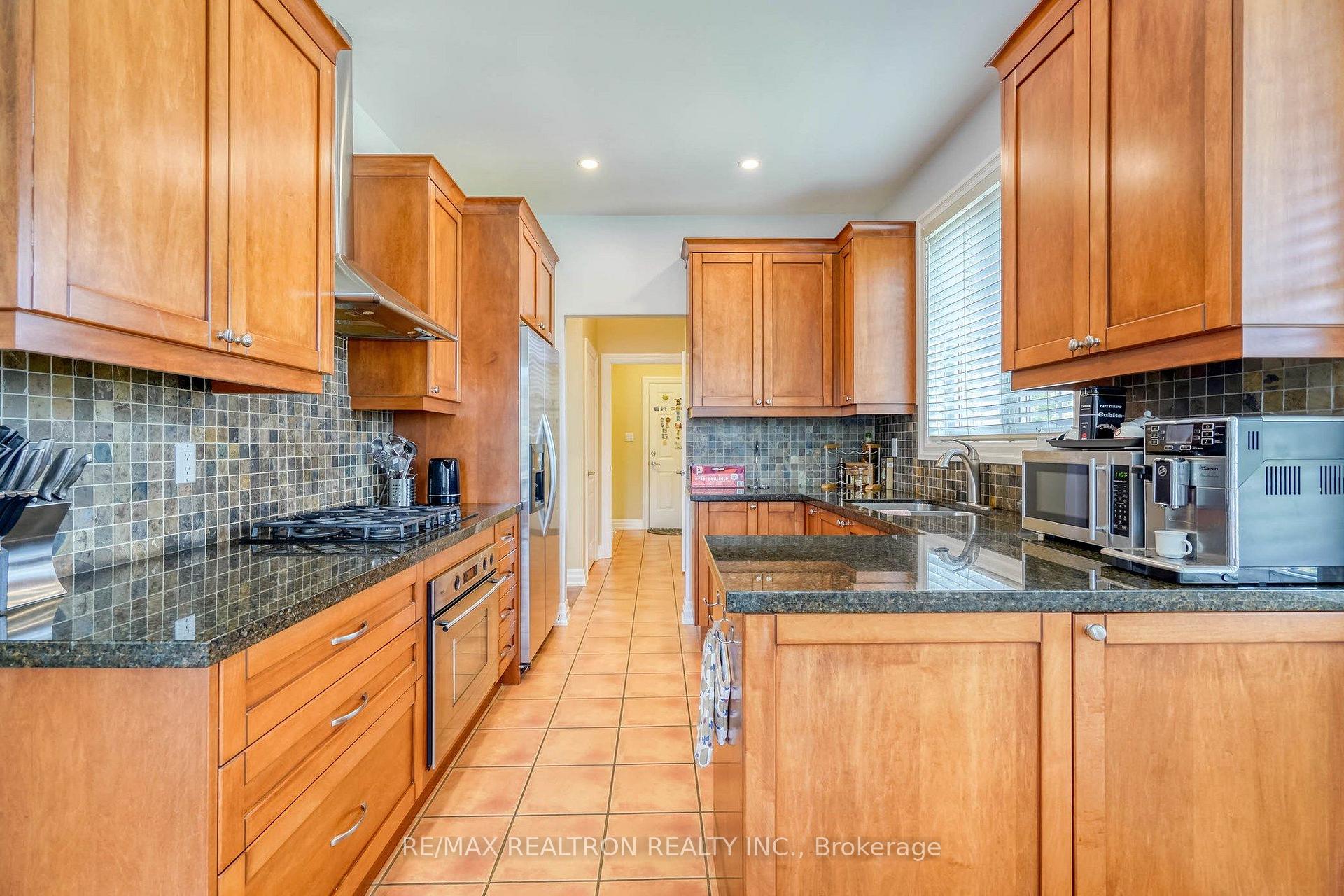Photo 13 of 486 Falconwood Hollow, Aurora, Aurora Estates — HOMEH