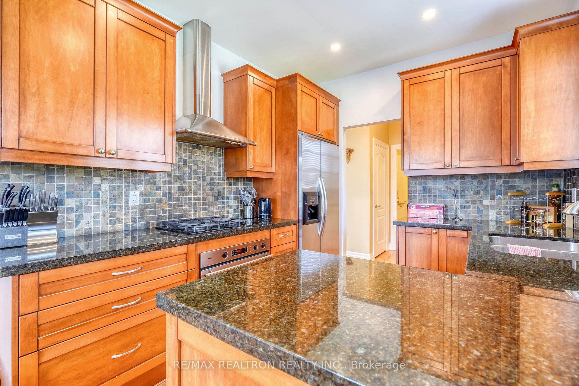 Photo 14 of 486 Falconwood Hollow, Aurora, Aurora Estates — HOMEH