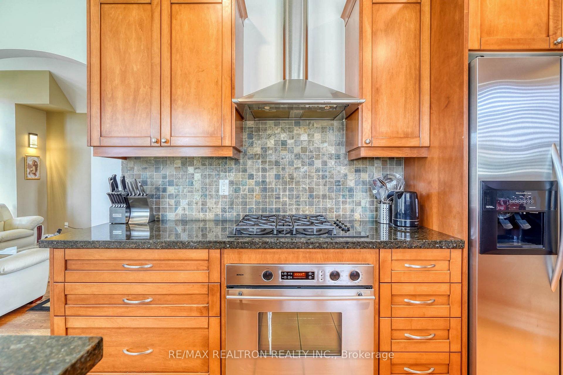 Photo 15 of 486 Falconwood Hollow, Aurora, Aurora Estates — HOMEH