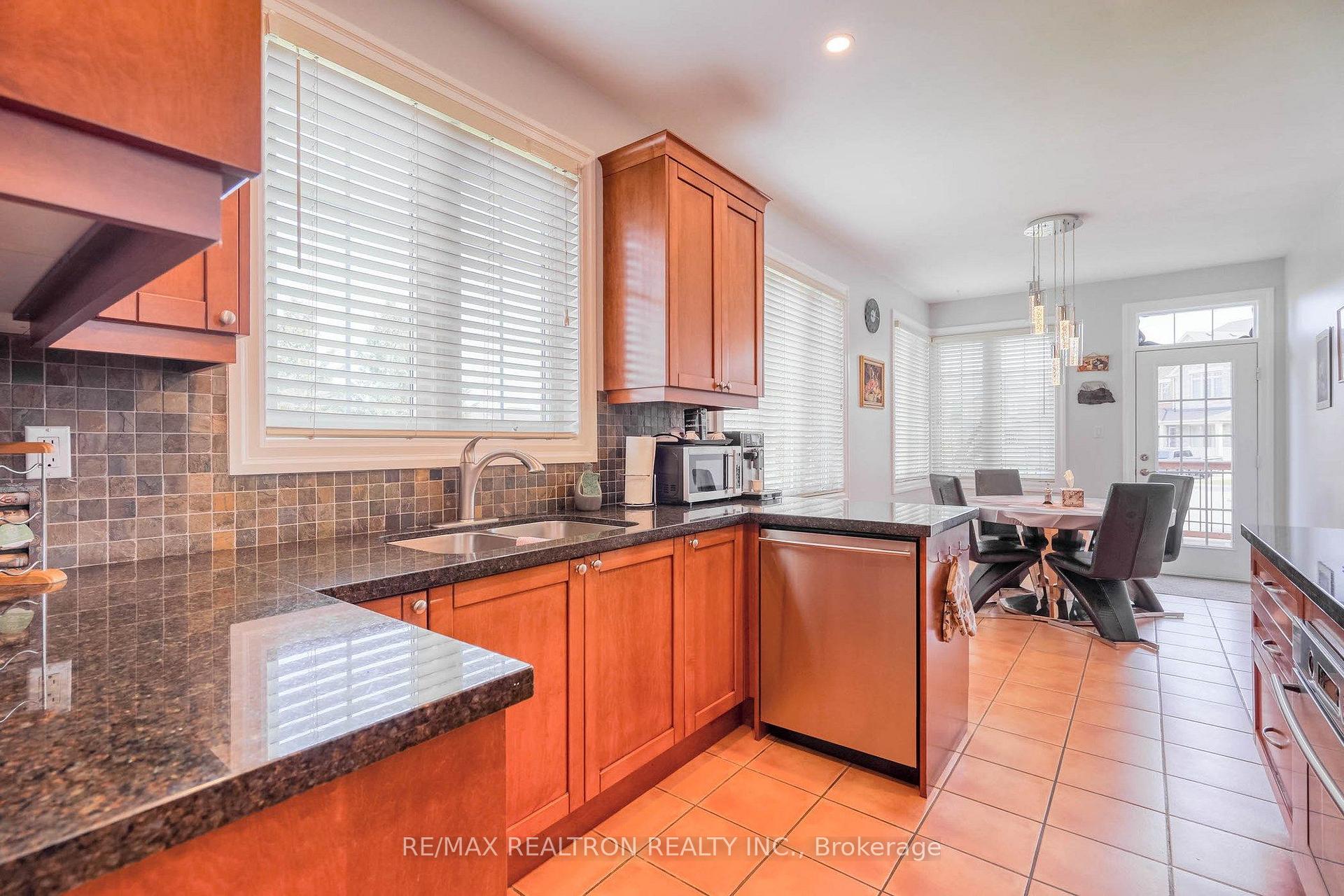 Photo 16 of 486 Falconwood Hollow, Aurora, Aurora Estates — HOMEH