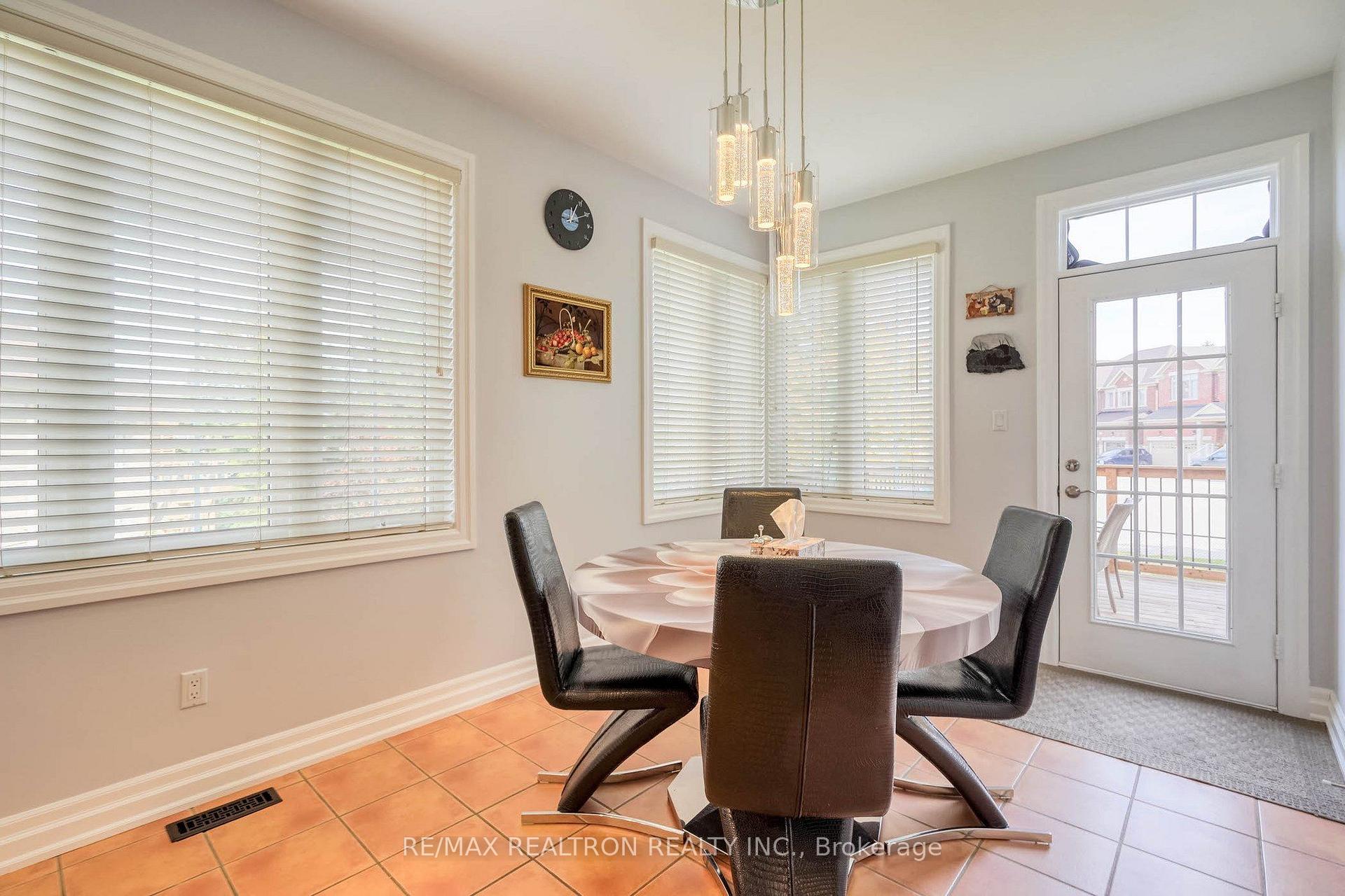 Photo 17 of 486 Falconwood Hollow, Aurora, Aurora Estates — HOMEH