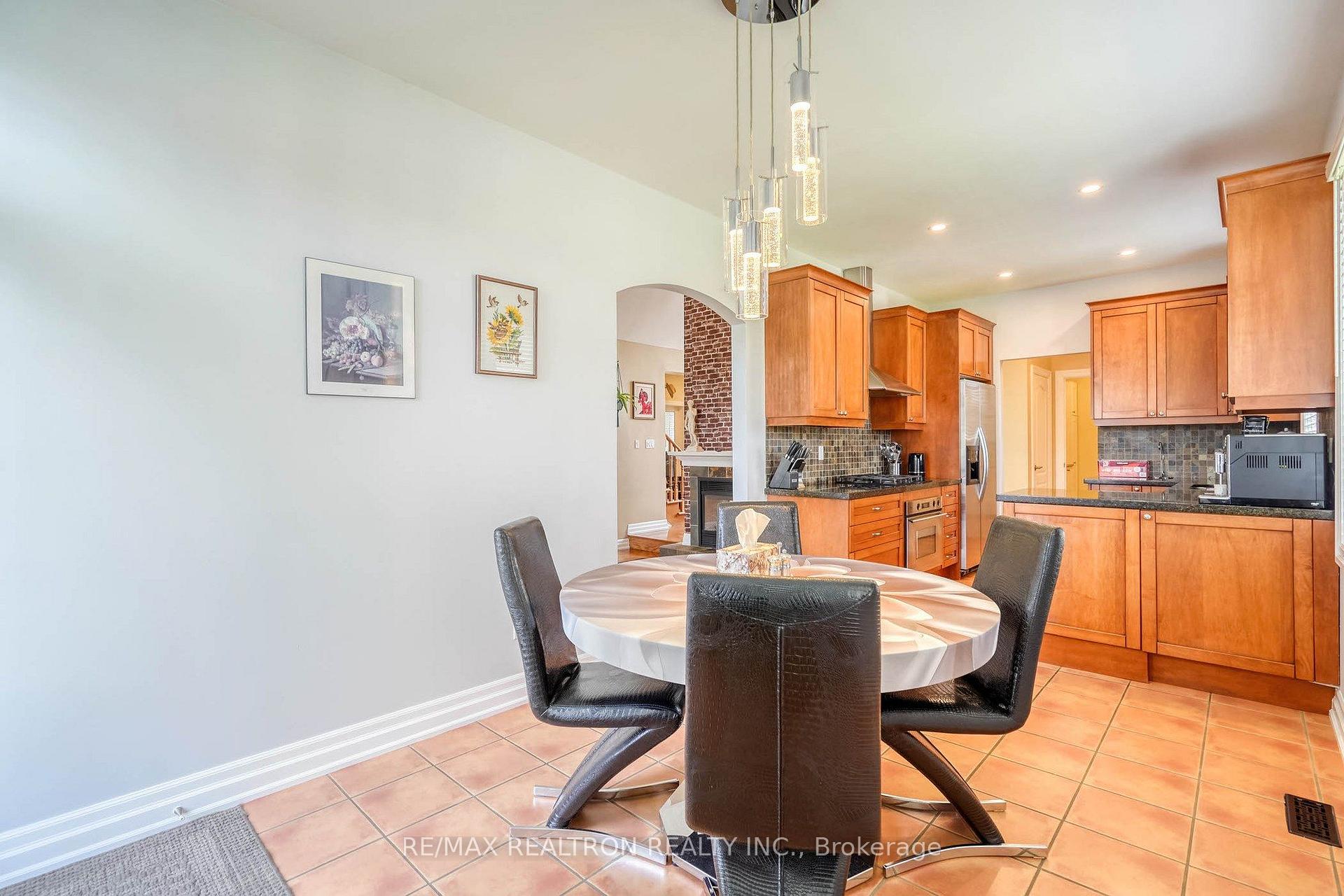 Photo 18 of 486 Falconwood Hollow, Aurora, Aurora Estates — HOMEH