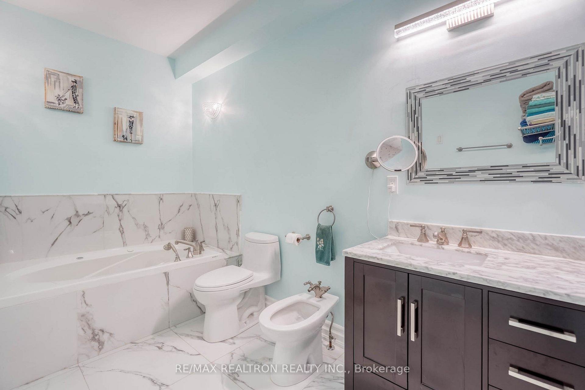 Photo 32 of 486 Falconwood Hollow, Aurora, Aurora Estates — HOMEH