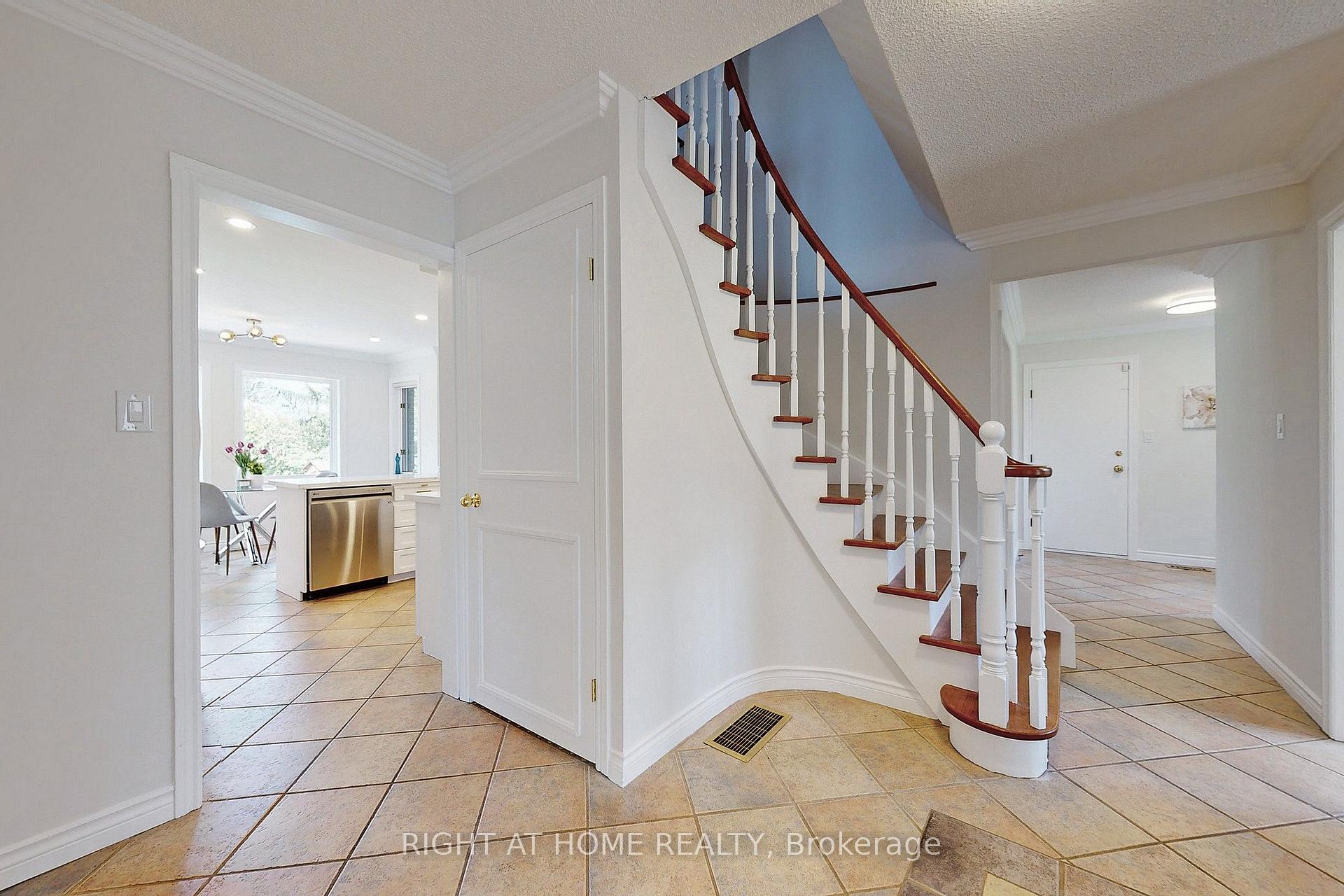 Photo 7 of 350 Sunset Beach Road, Richmond Hill, Oak Ridges Lake Wilcox — HOMEH