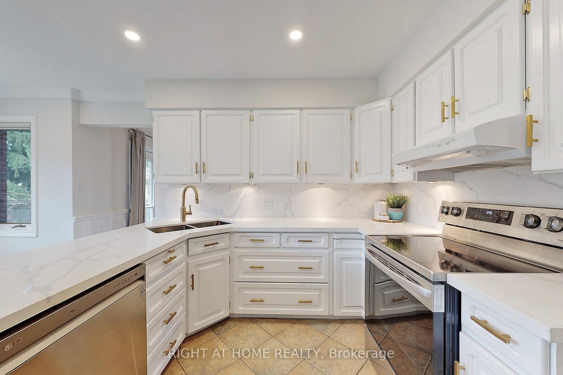 Photo 10 of 350 Sunset Beach Road, Richmond Hill, Oak Ridges Lake Wilcox — HOMEH