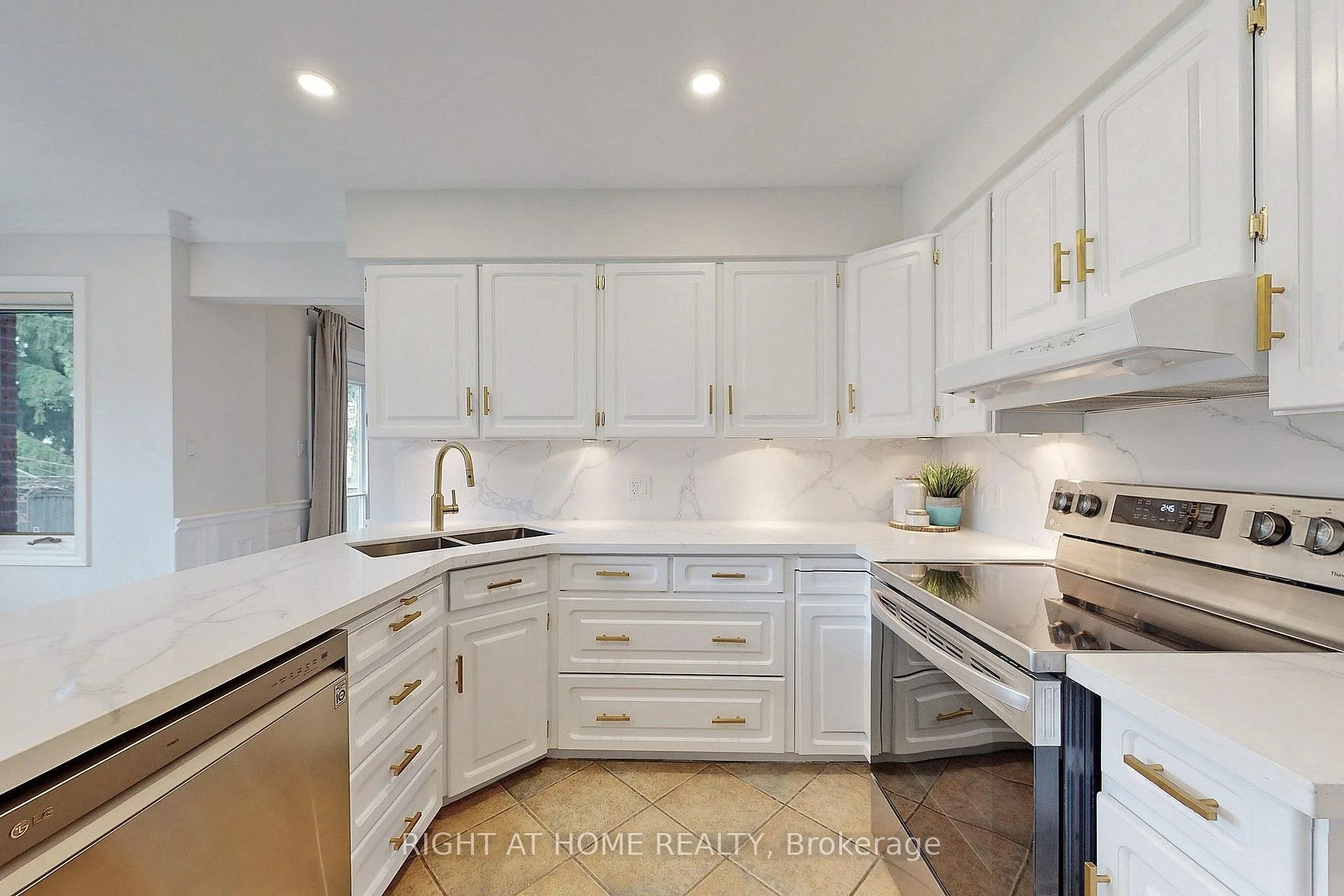 Photo 27 of 350 Sunset Beach Road, Richmond Hill, Oak Ridges Lake Wilcox — HOMEH