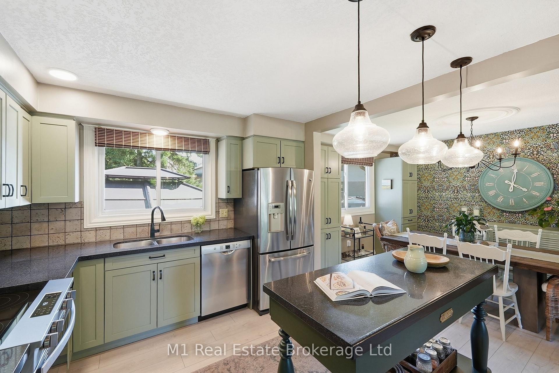 Photo 4 of 565 Elgin Street, Centre Wellington, Fergus — HOMEH