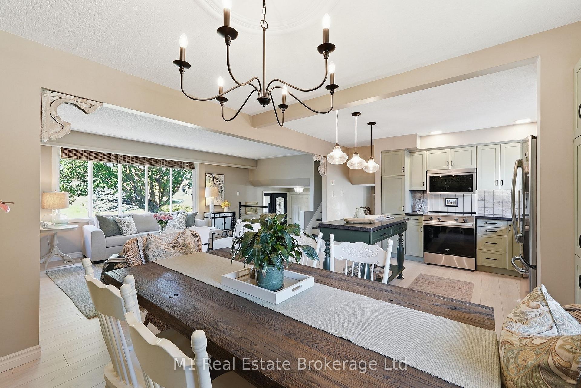 Photo 10 of 565 Elgin Street, Centre Wellington, Fergus — HOMEH