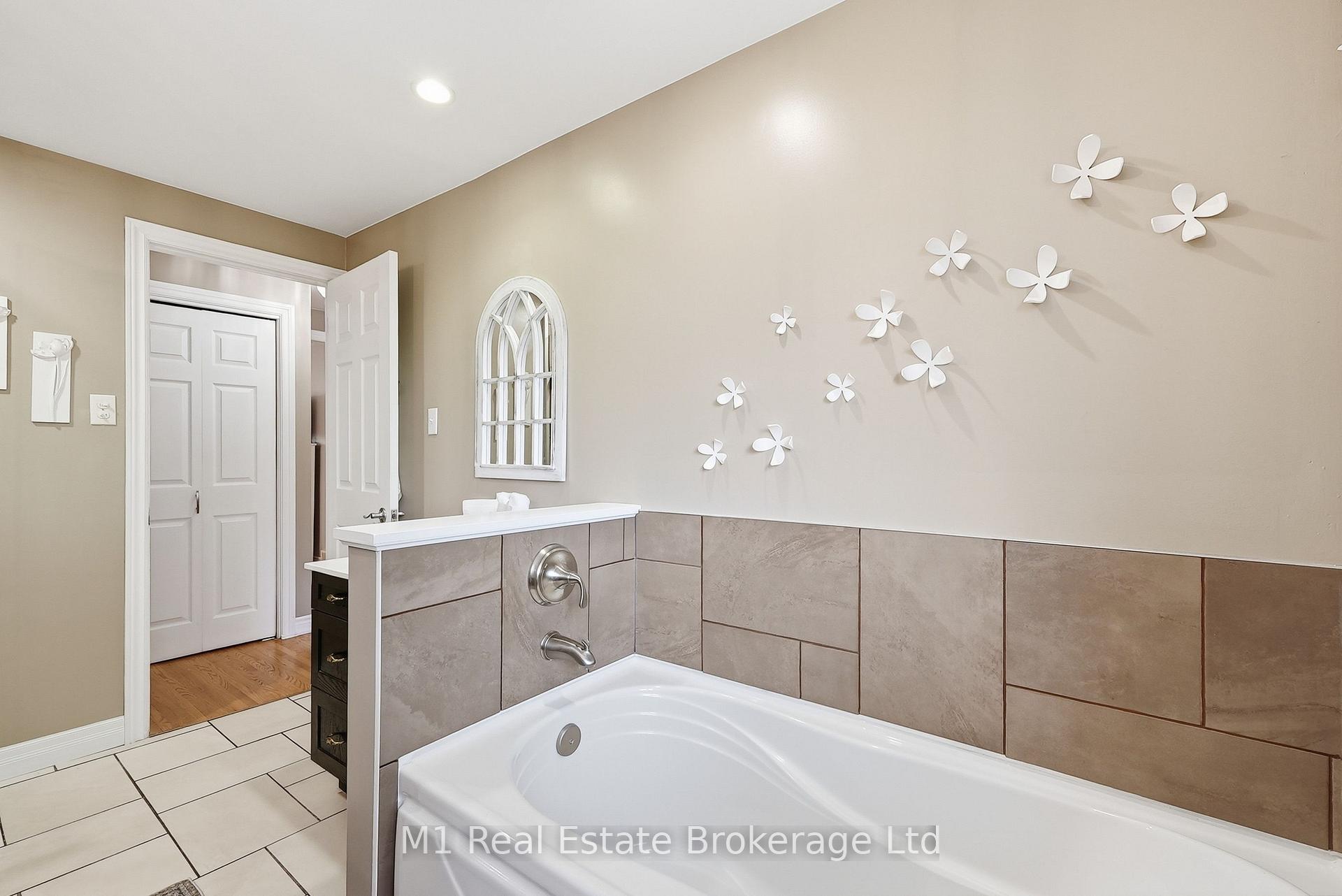 Photo 19 of 565 Elgin Street, Centre Wellington, Fergus — HOMEH