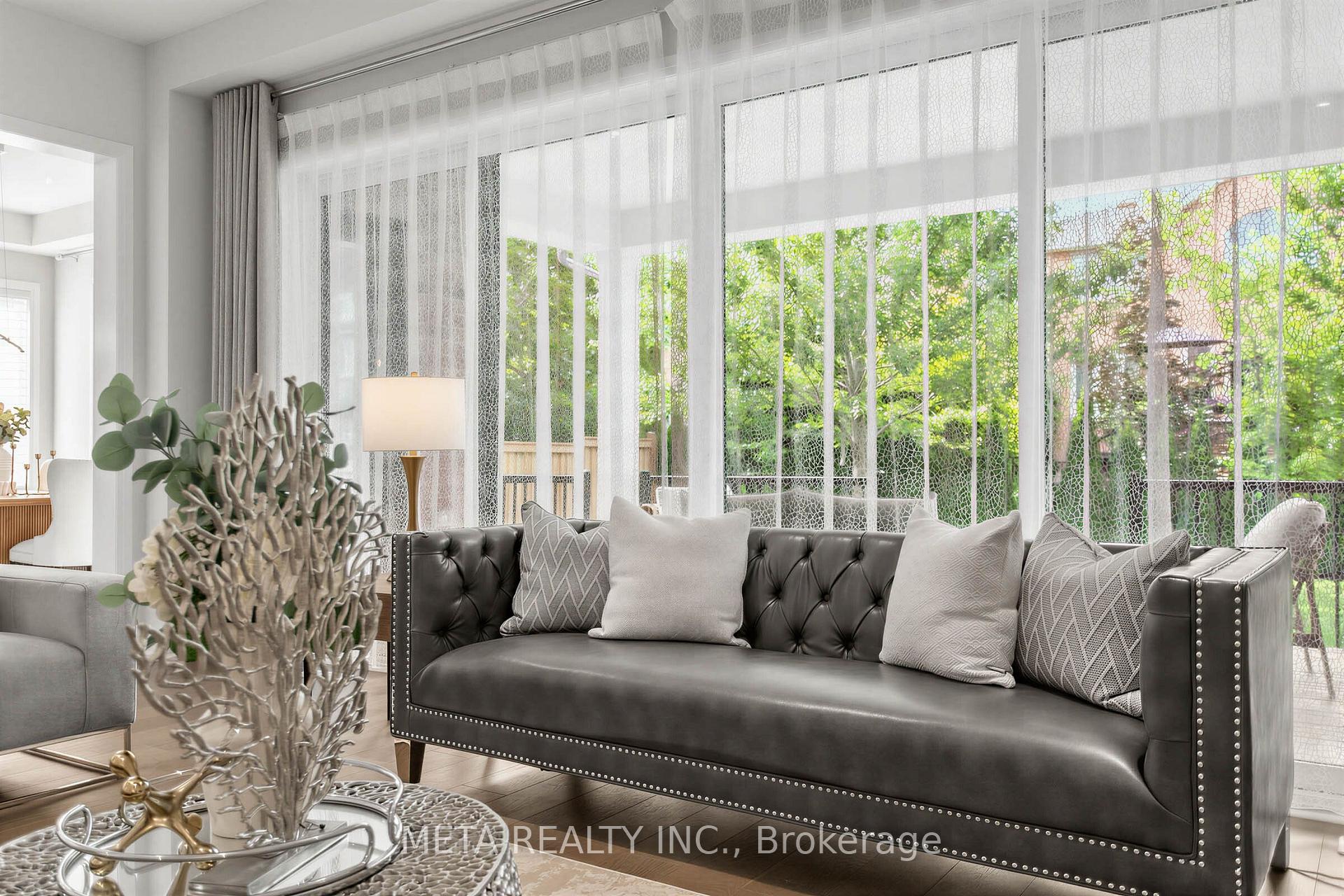 Photo 8 of 56 Klees Crescent, Aurora, Aurora Highlands — HOMEH