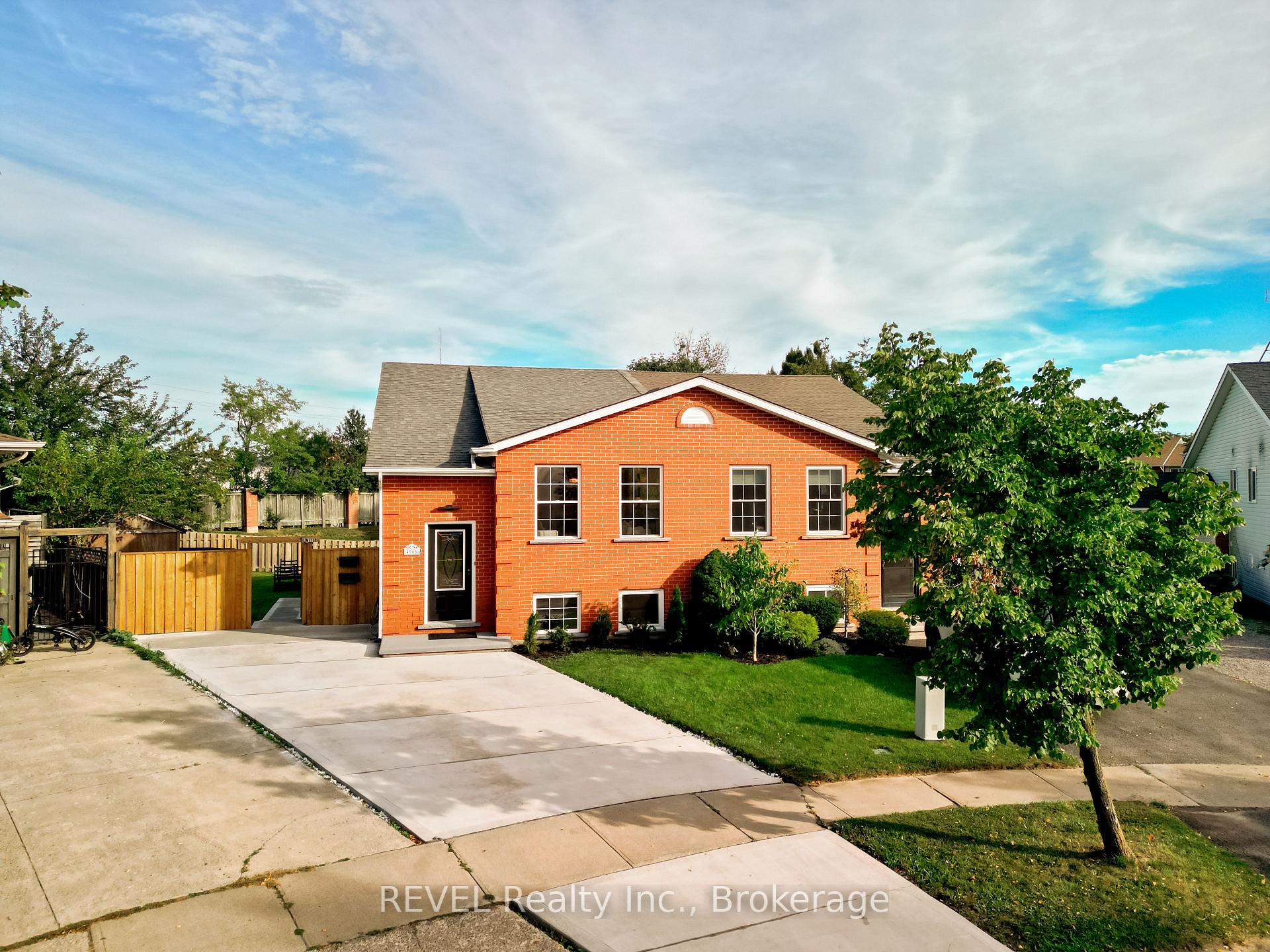 Photo 2 of 4966 Windgate Drive, Niagara Falls, Ascot — HOMEH
