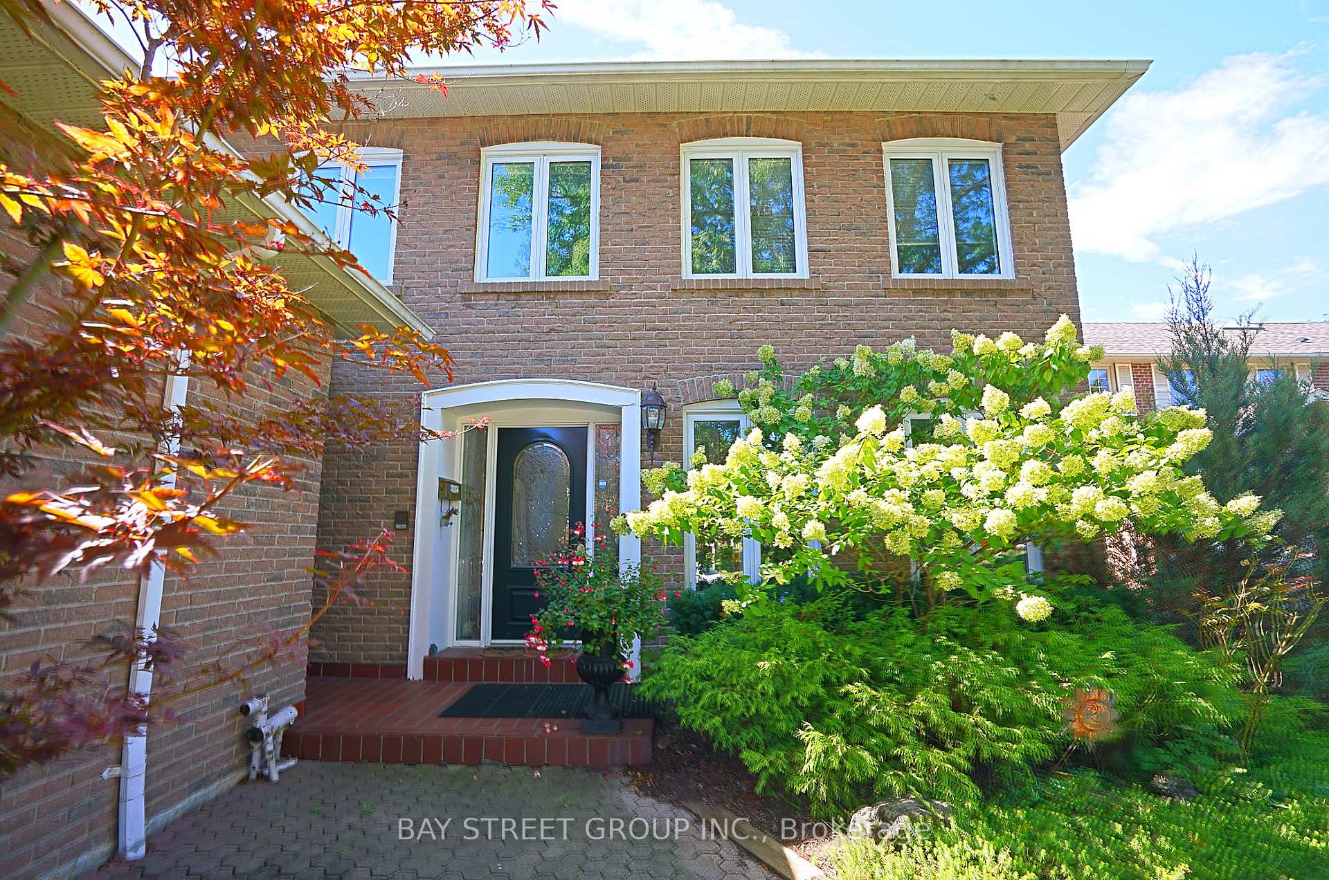 Photo 2 of 3530 Kingbird Court, Mississauga, Erin Mills — HOMEH