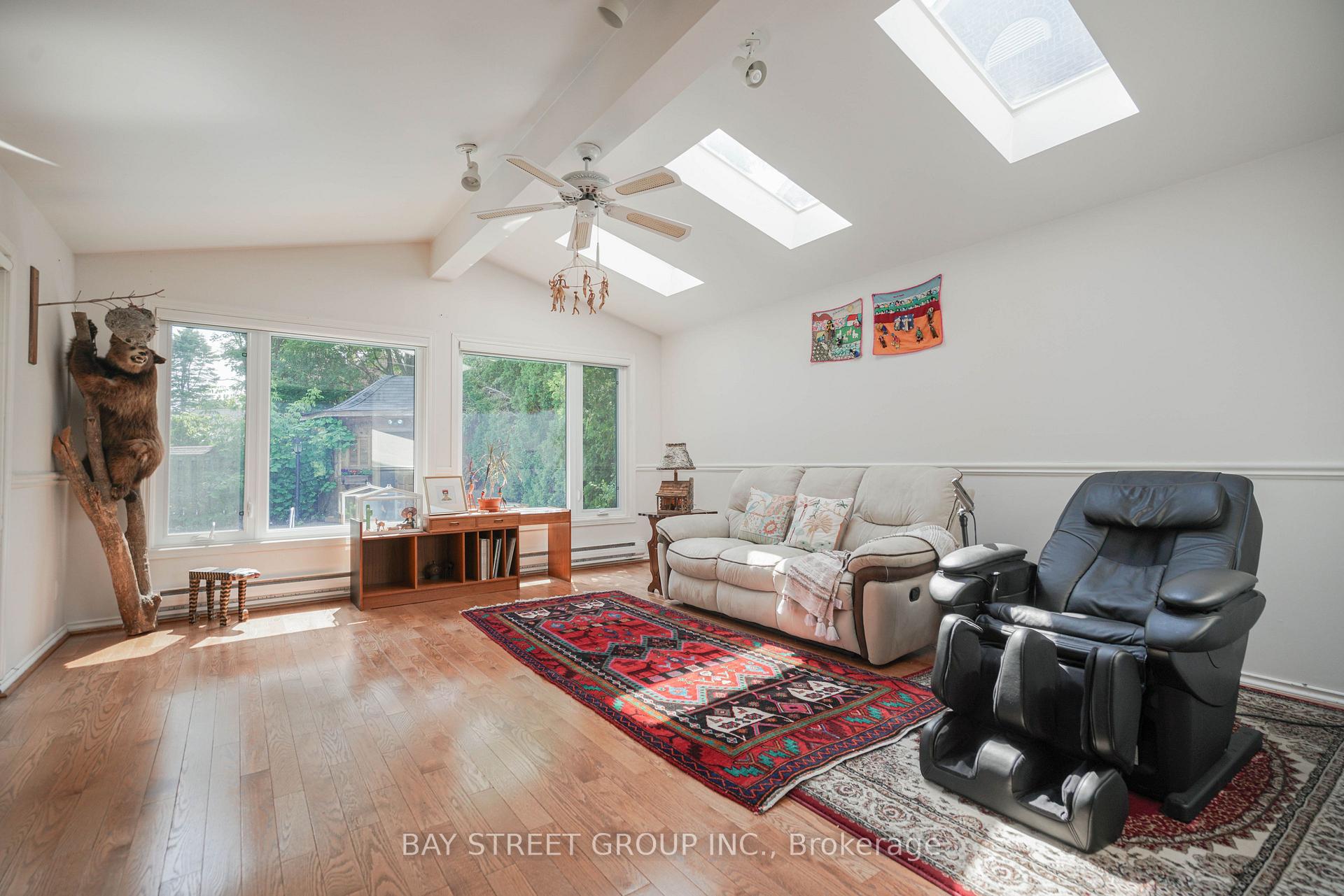 Photo 8 of 3530 Kingbird Court, Mississauga, Erin Mills — HOMEH