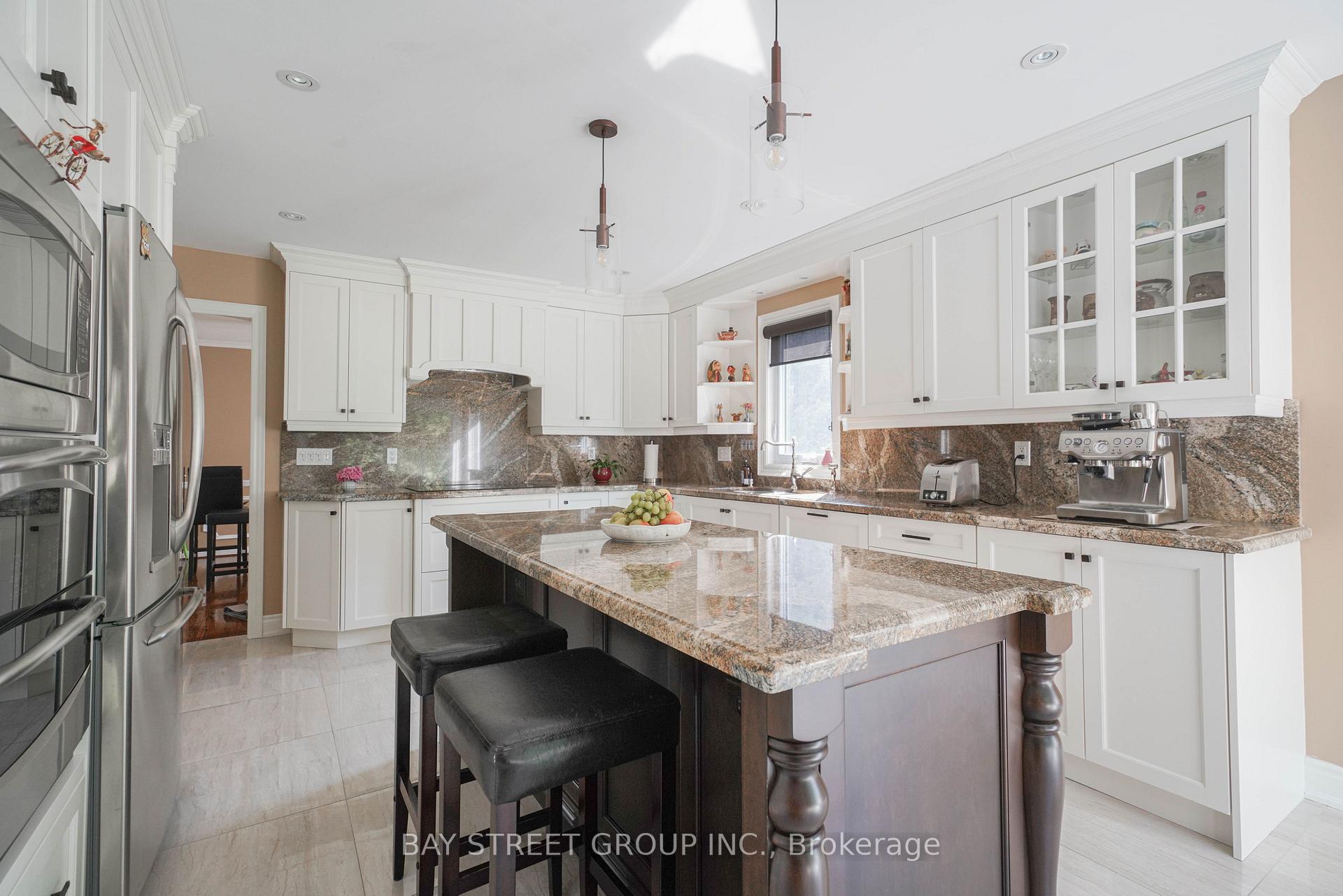 Photo 6 of 3530 Kingbird Court, Mississauga, Erin Mills — HOMEH