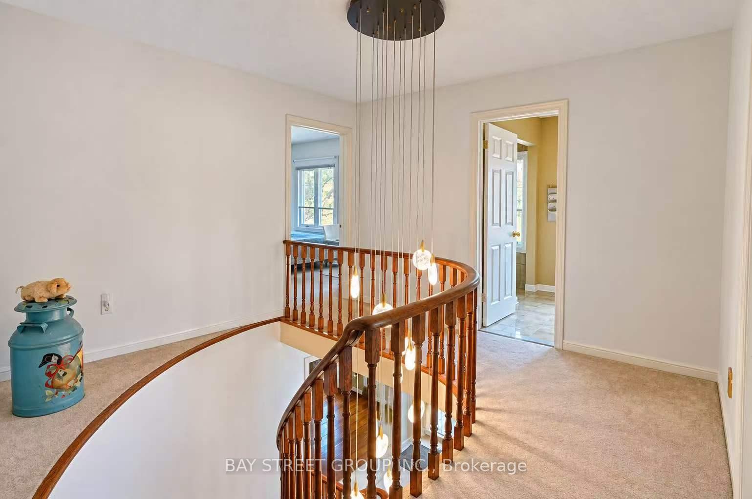 Photo 10 of 3530 Kingbird Court, Mississauga, Erin Mills — HOMEH