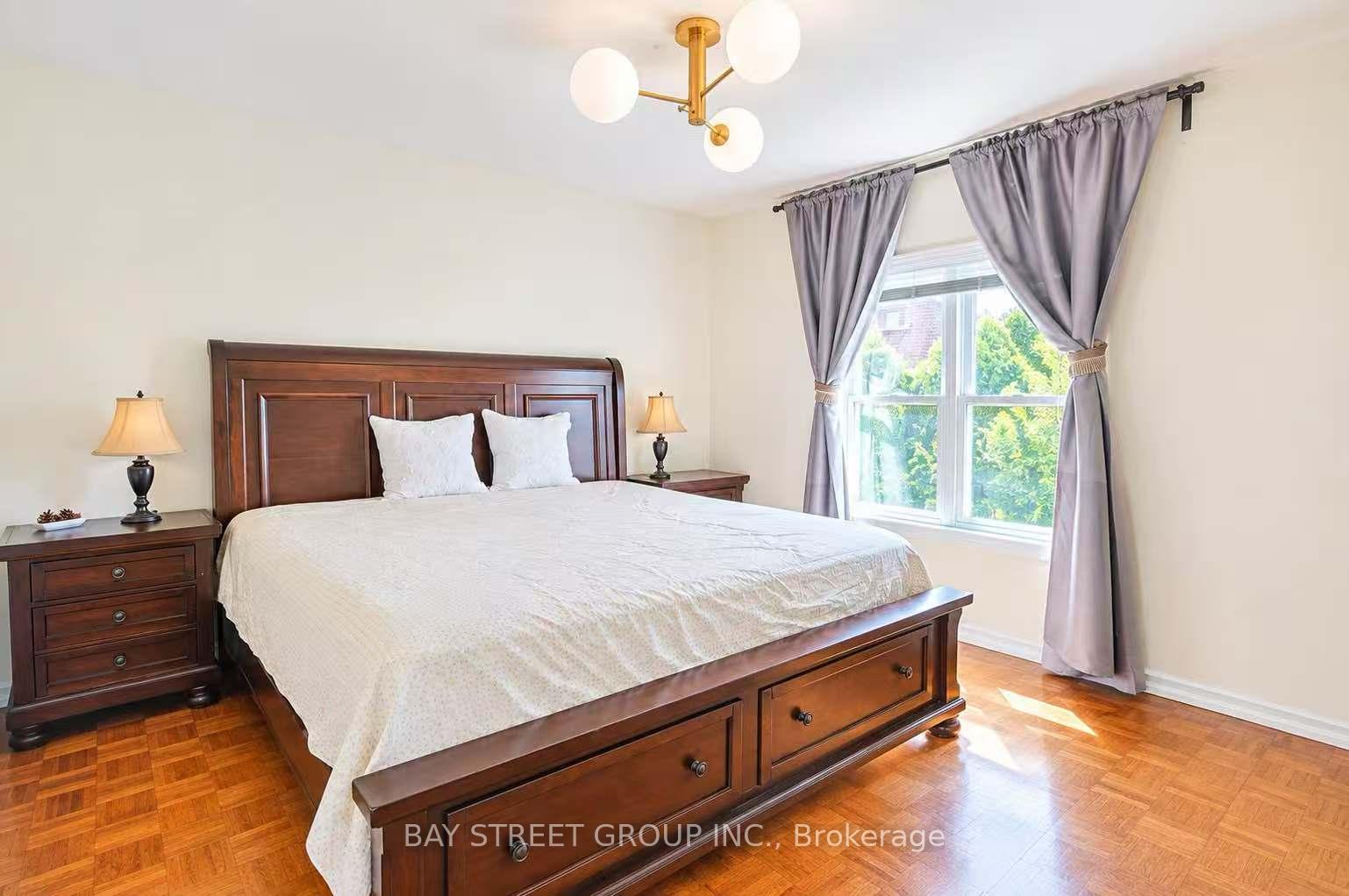 Photo 13 of 3530 Kingbird Court, Mississauga, Erin Mills — HOMEH