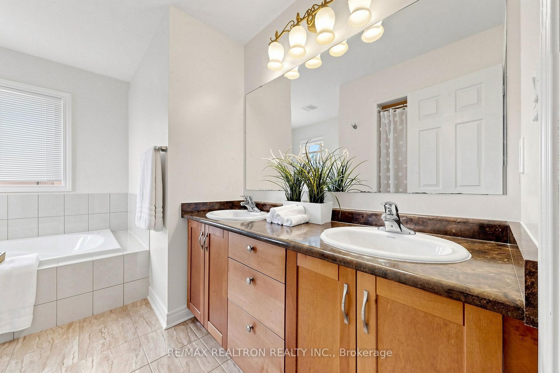 Photo 42 of 165 Sharpe Crescent, New Tecumseth, Tottenham — HOMEH