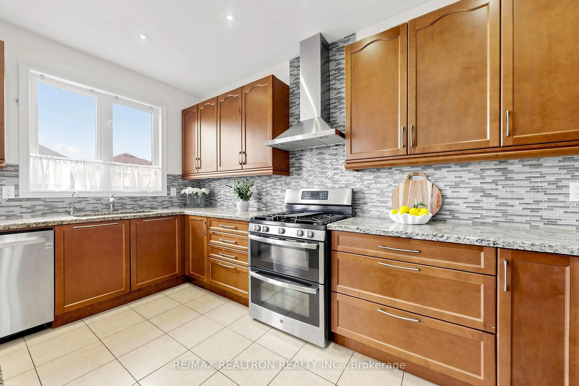 Photo 8 of 165 Sharpe Crescent, New Tecumseth, Tottenham — HOMEH