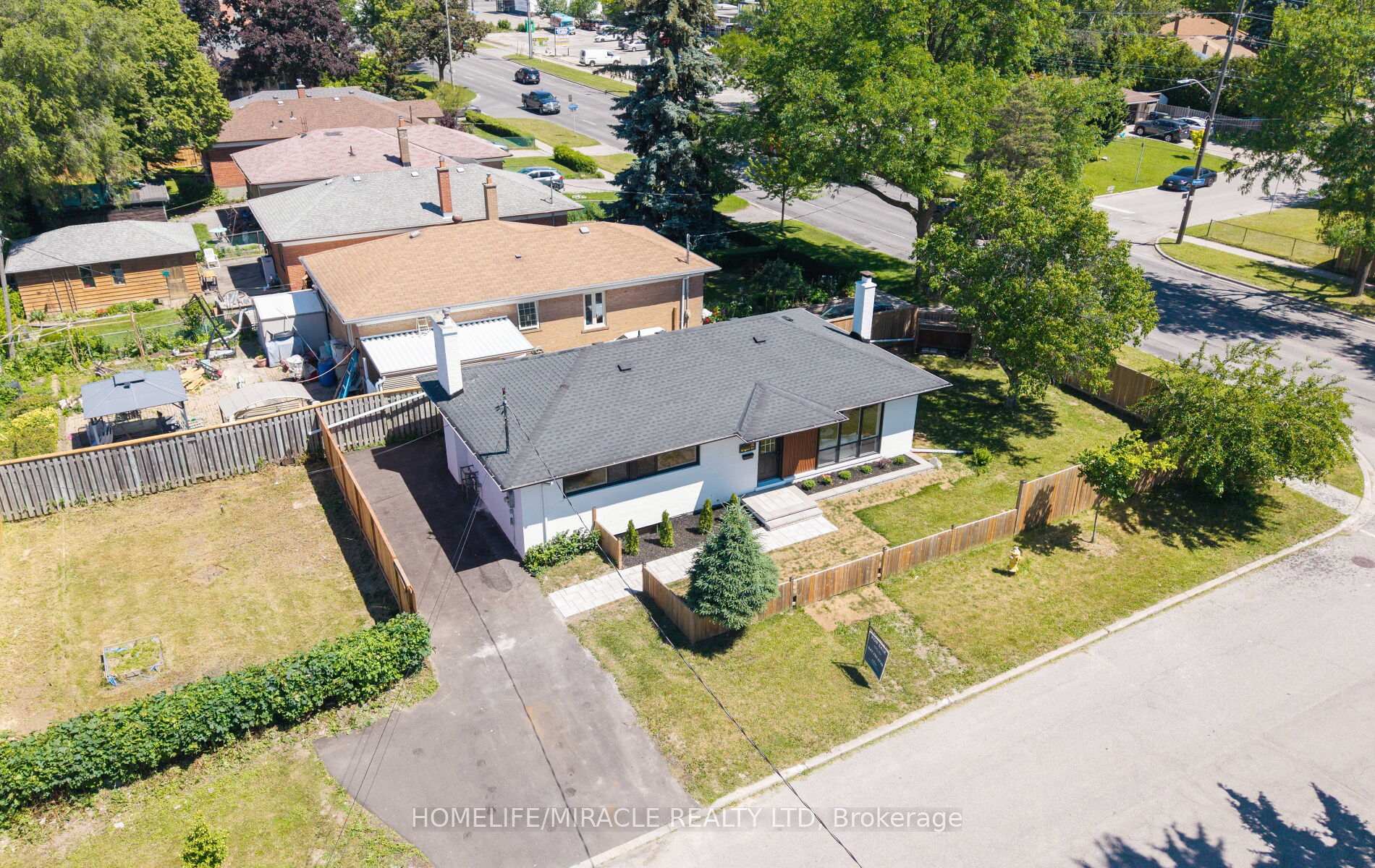Photo 3 of 22 Arnprior Road, Scarborough, Bendale — HOMEH