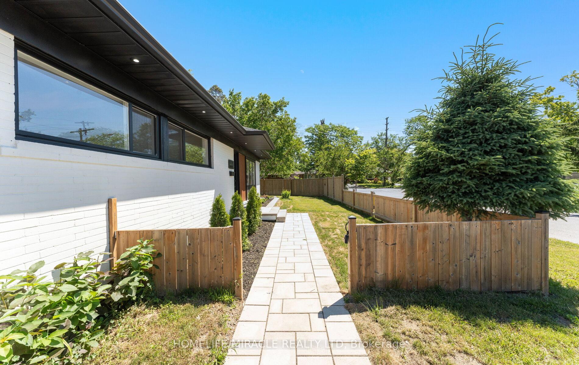 Photo 8 of 22 Arnprior Road, Scarborough, Bendale — HOMEH