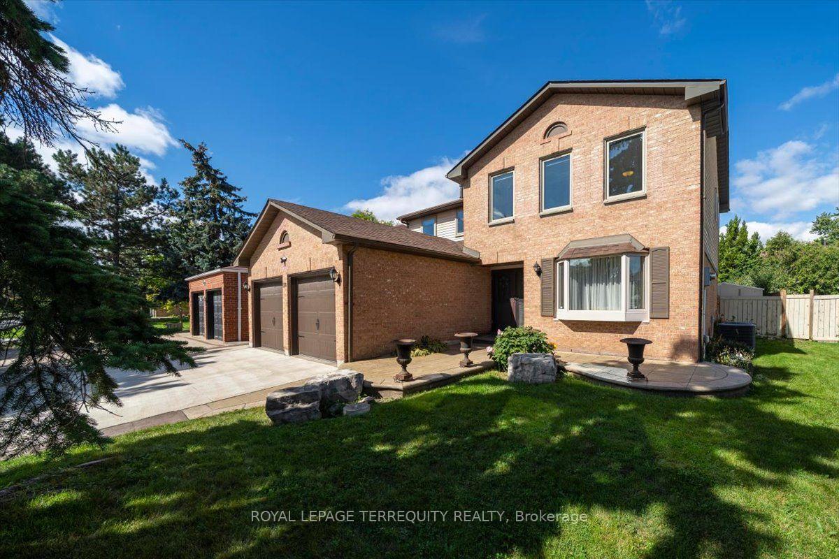 Photo 2 of 118 Leander Street, Brampton, Westgate — HOMEH