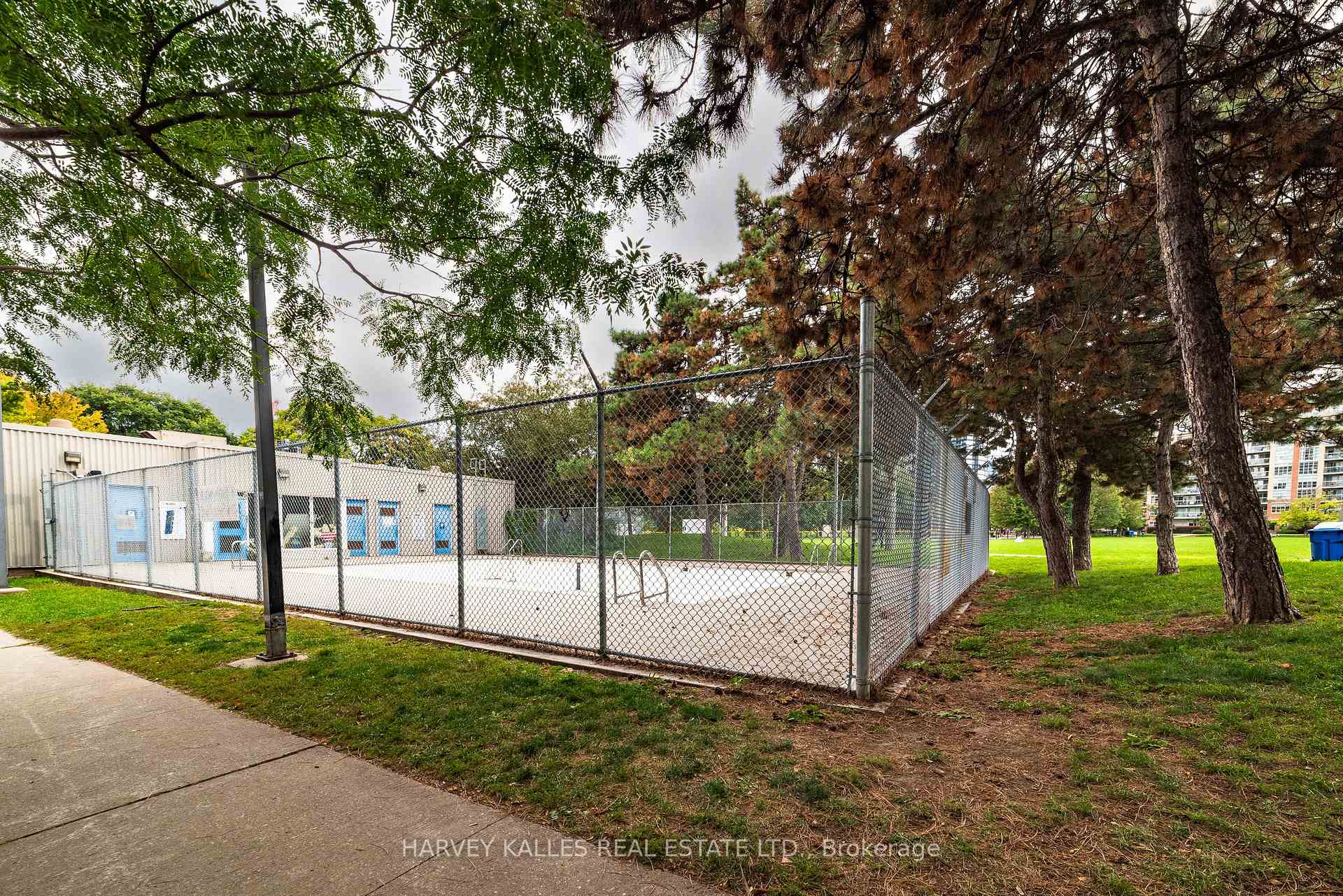 Photo 32 of Unit 405, 833 King Street W, Toronto, Niagara — HOMEH