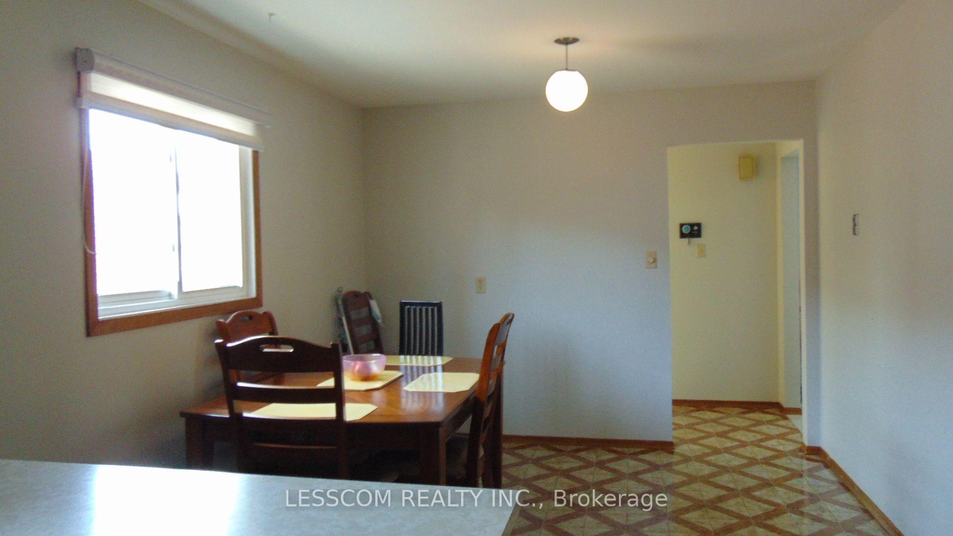 Photo 6 of 335 Royal Salisbury Way, Brampton, Madoc — HOMEH