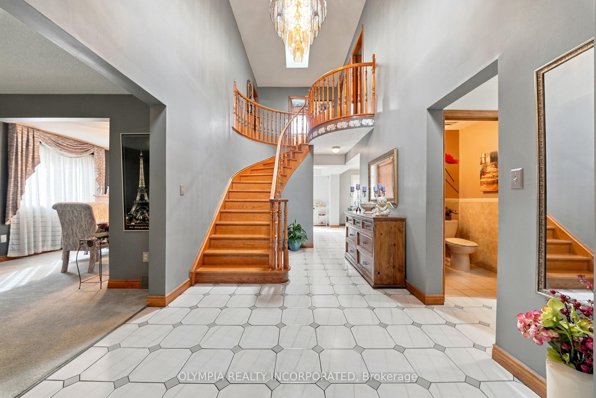 Photo 8 of 7100 Harovics Lane, Niagara Falls, Arad/Fallsview — HOMEH