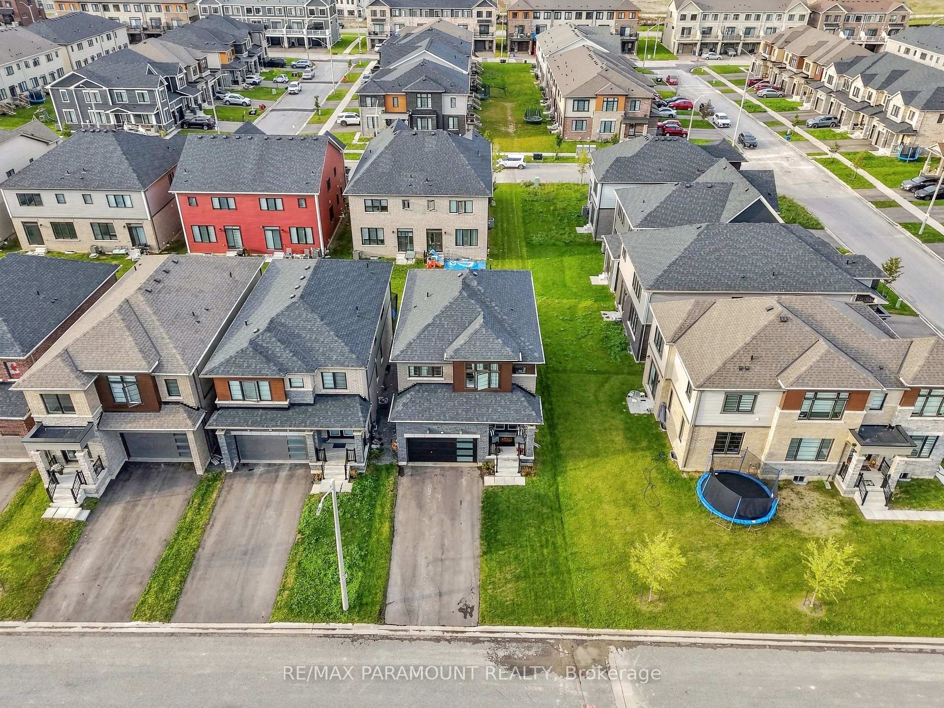 Photo 3 of 110 Sunflower Crescent, Thorold, Hurricane/Merrittville — HOMEH
