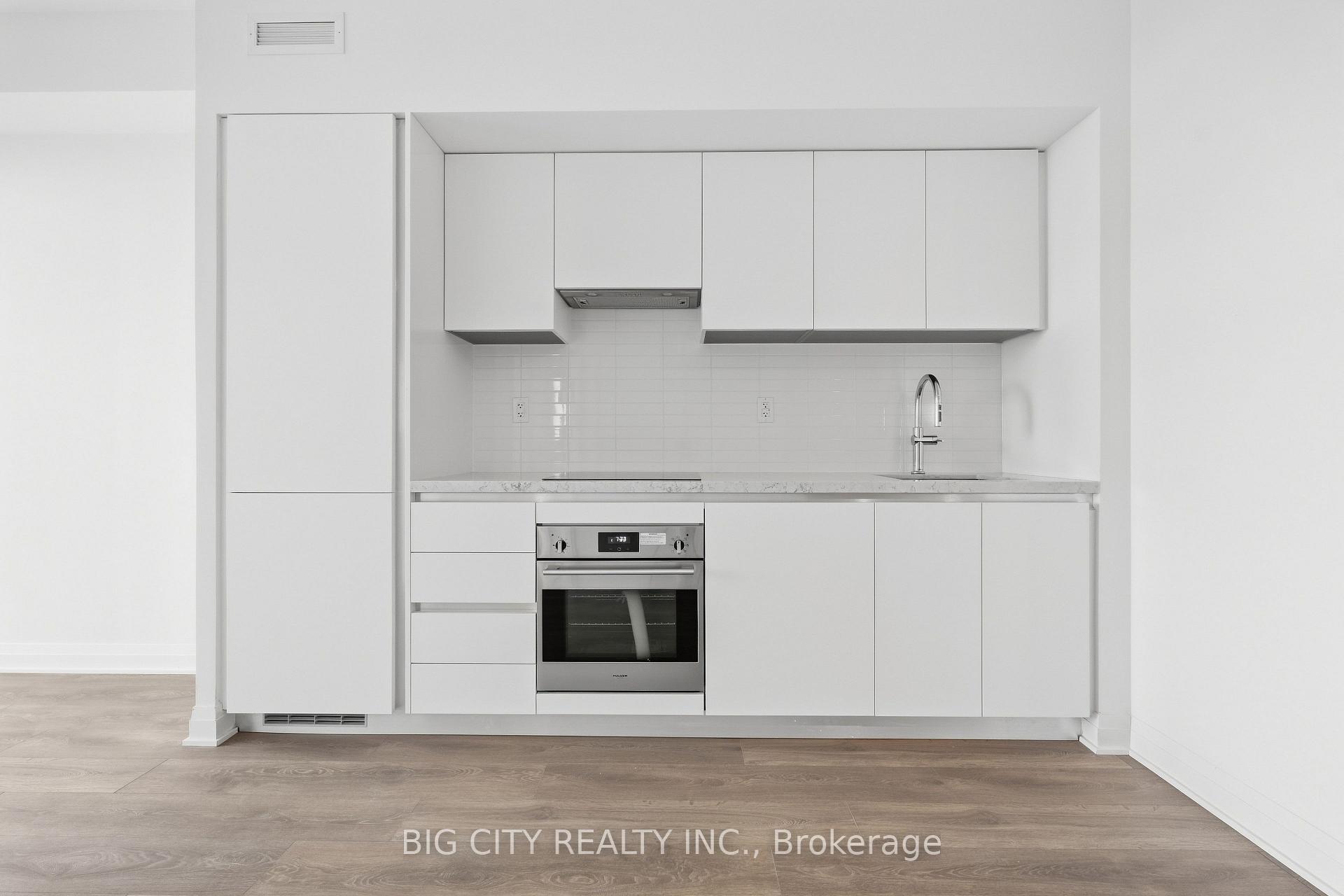 Photo 3 of Unit 1011, 25 Frederick Todd Way, Toronto, Thorncliffe Park — HOMEH