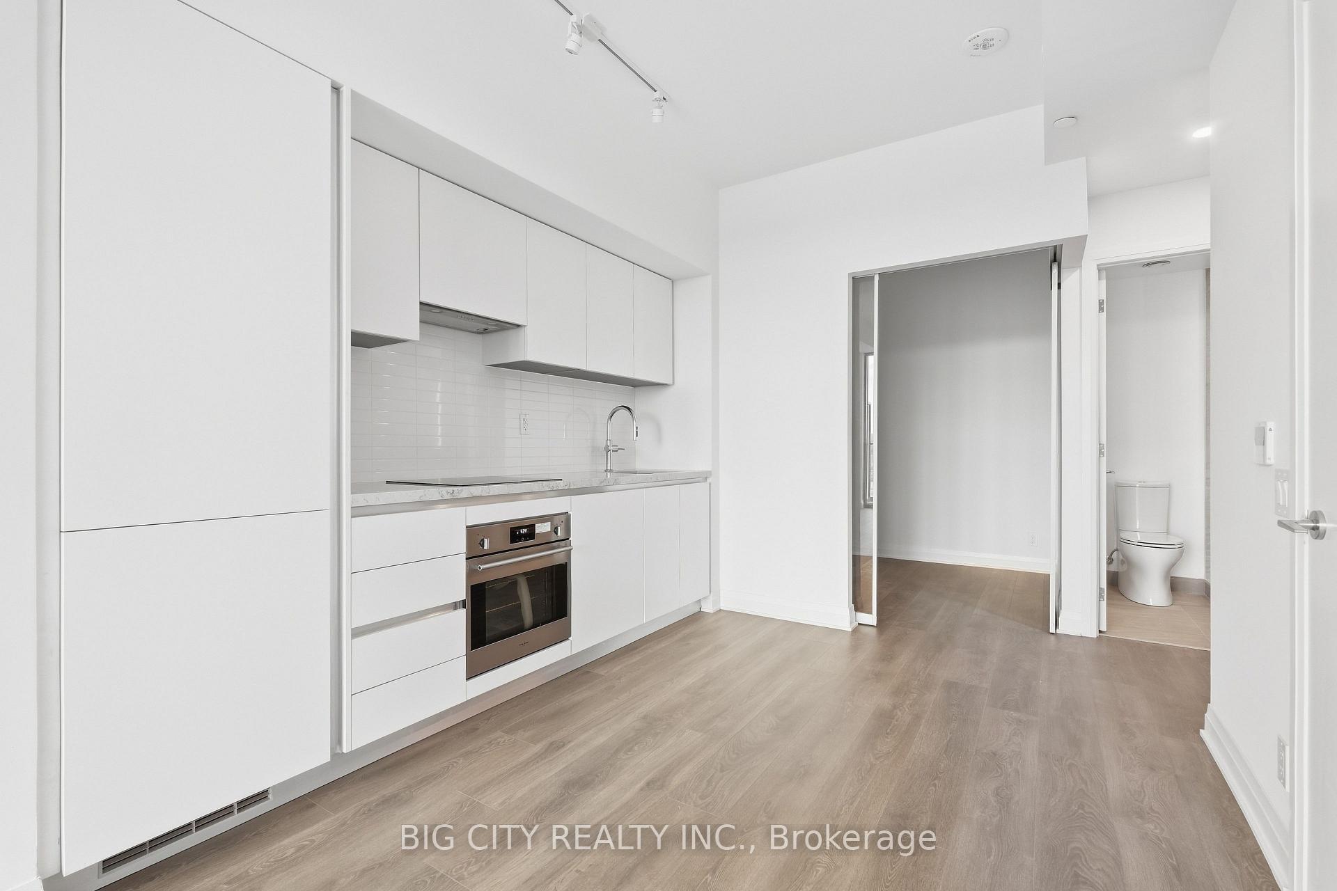 Photo 4 of Unit 1011, 25 Frederick Todd Way, Toronto, Thorncliffe Park — HOMEH