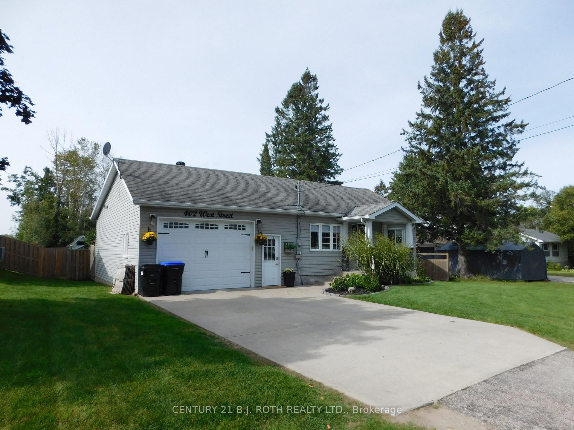 Photo 3 of 402 West Street, Tay, Victoria Harbour — HOMEH
