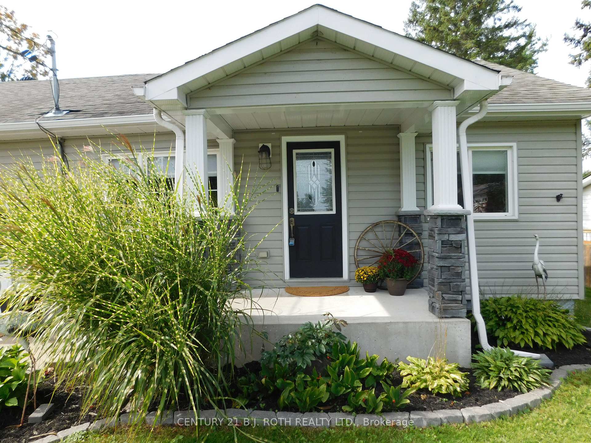 Photo 4 of 402 West Street, Tay, Victoria Harbour — HOMEH