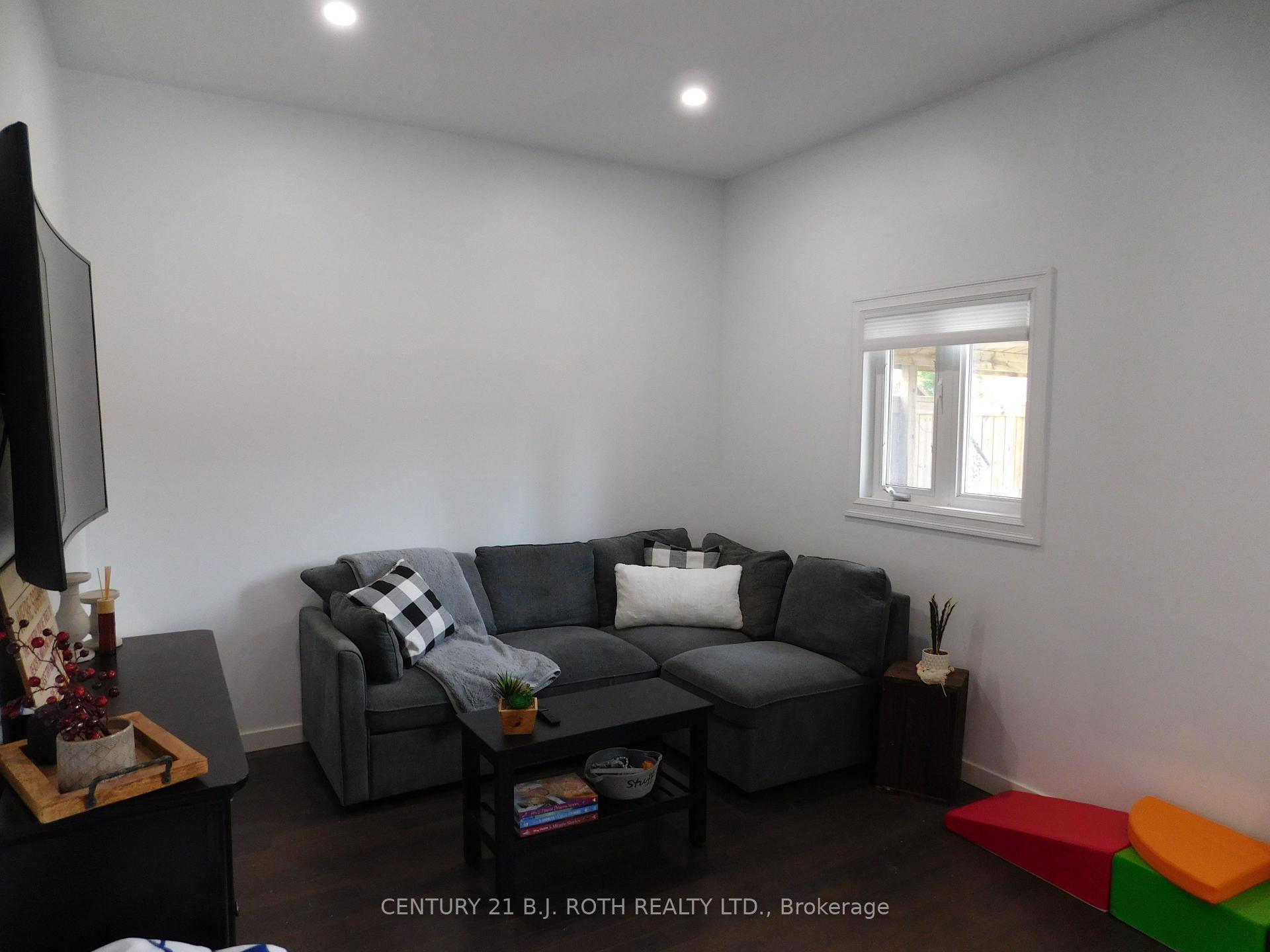 Photo 13 of 402 West Street, Tay, Victoria Harbour — HOMEH