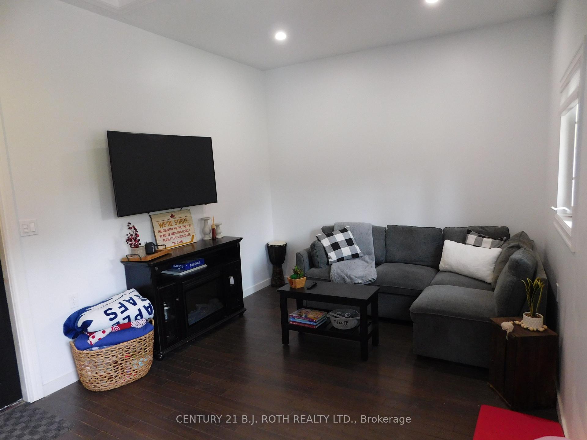 Photo 14 of 402 West Street, Tay, Victoria Harbour — HOMEH
