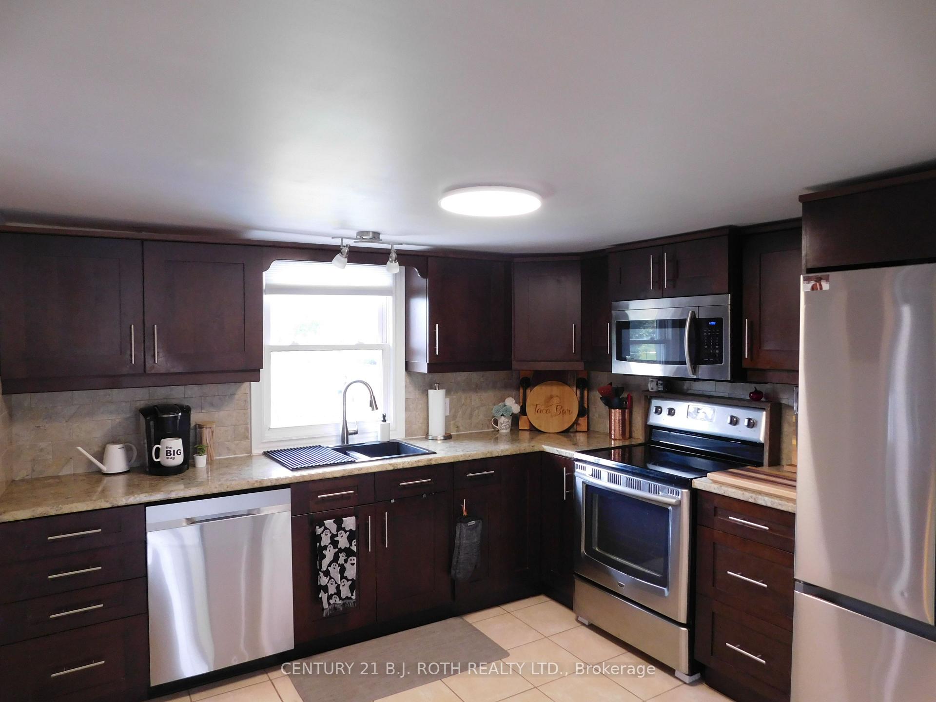 Photo 16 of 402 West Street, Tay, Victoria Harbour — HOMEH