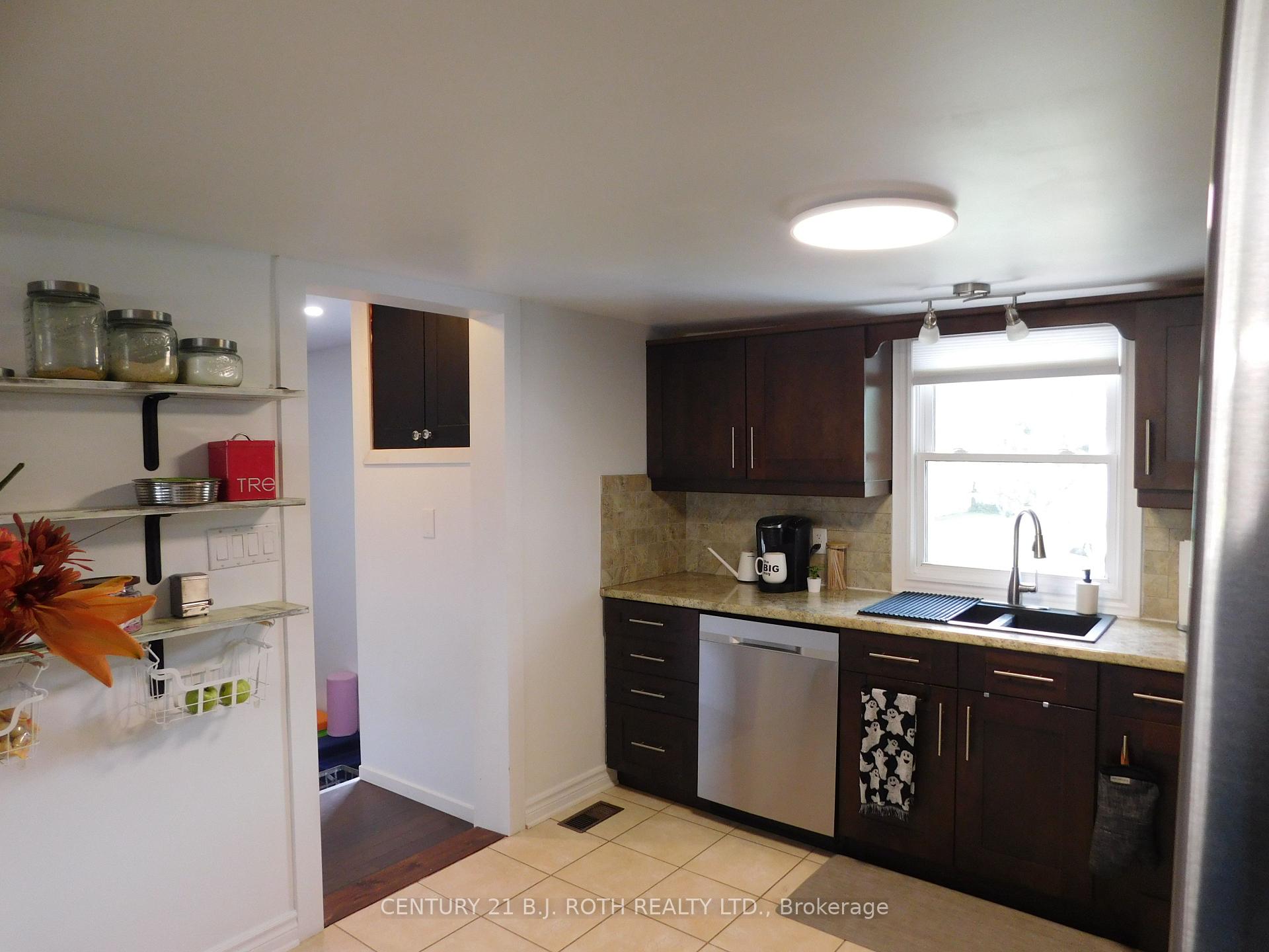Photo 17 of 402 West Street, Tay, Victoria Harbour — HOMEH