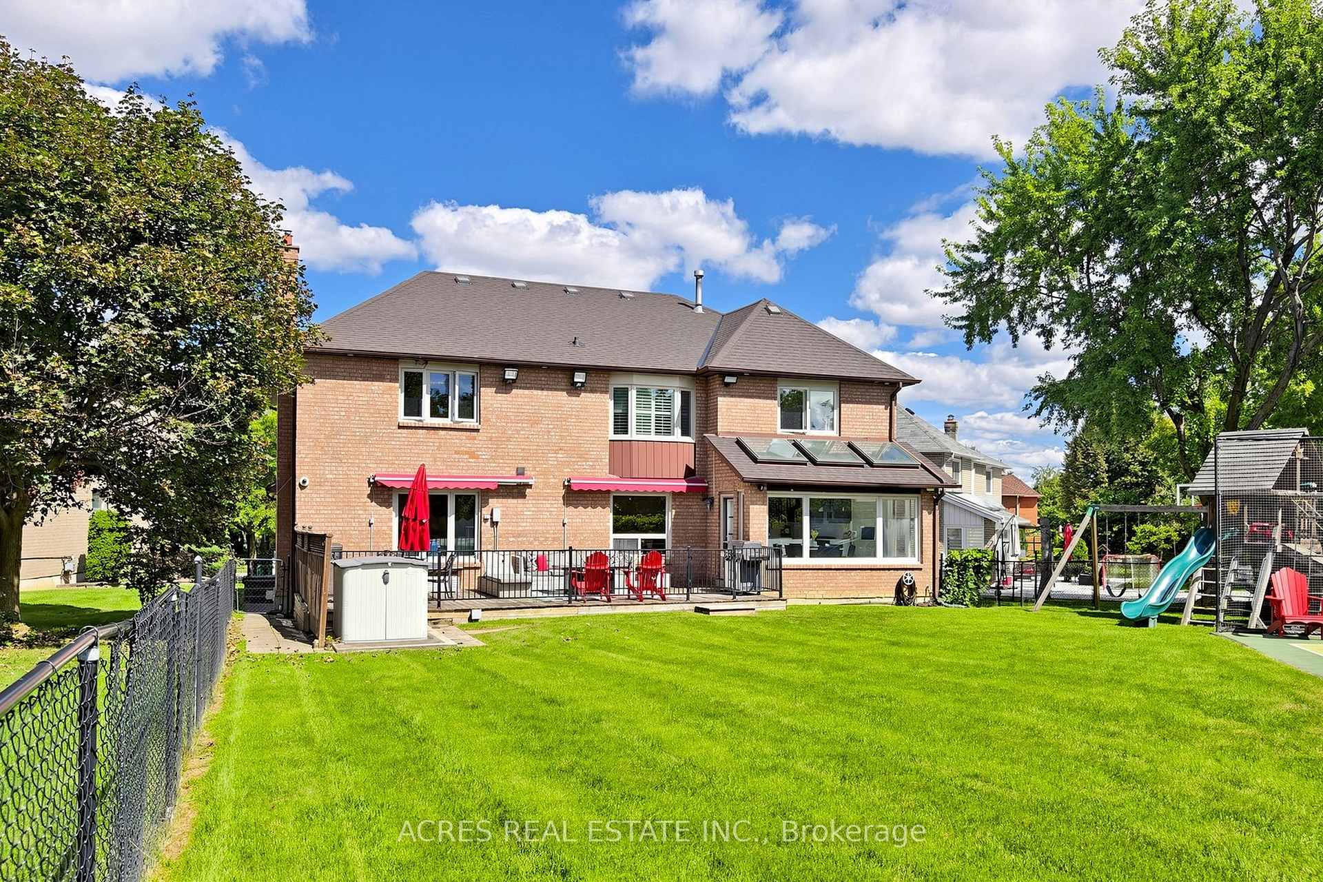 Photo 8 of 30 Casper Crescent, Brampton, Fletcher's Creek South — HOMEH