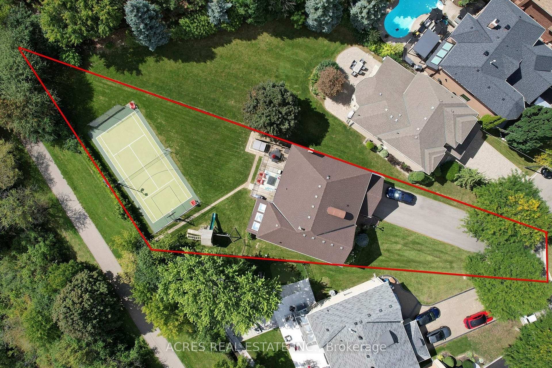 Photo 9 of 30 Casper Crescent, Brampton, Fletcher's Creek South — HOMEH