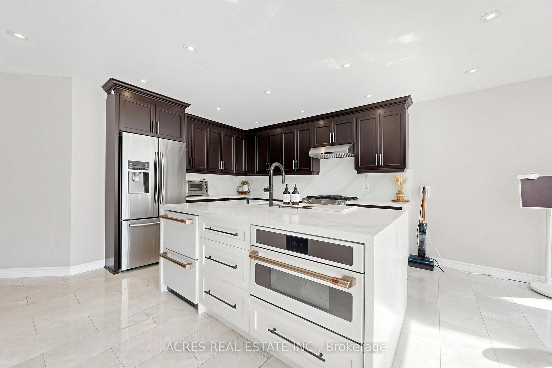 Photo 16 of 30 Casper Crescent, Brampton, Fletcher's Creek South — HOMEH
