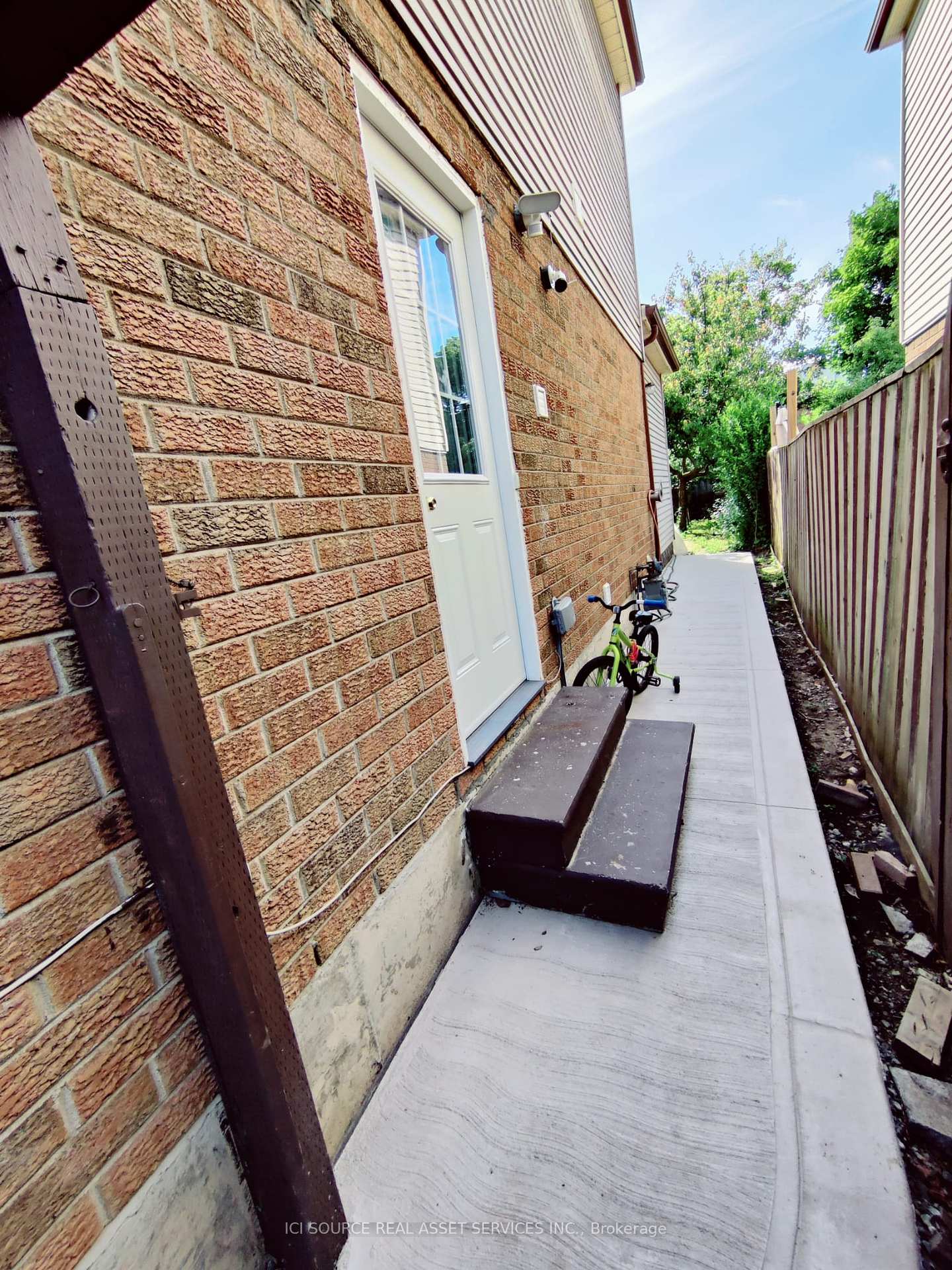 Photo 3 of Unit Lower, 2769 Willowmore Way, Mississauga, Meadowvale — HOMEH