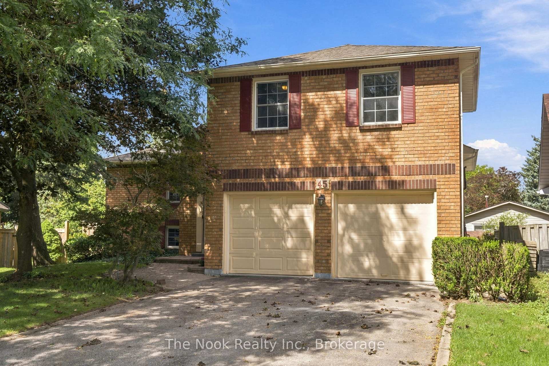 Photo 1 of 45 Bernick Crescent, Whitchurch-Stouffville, Stouffville — HOMEH